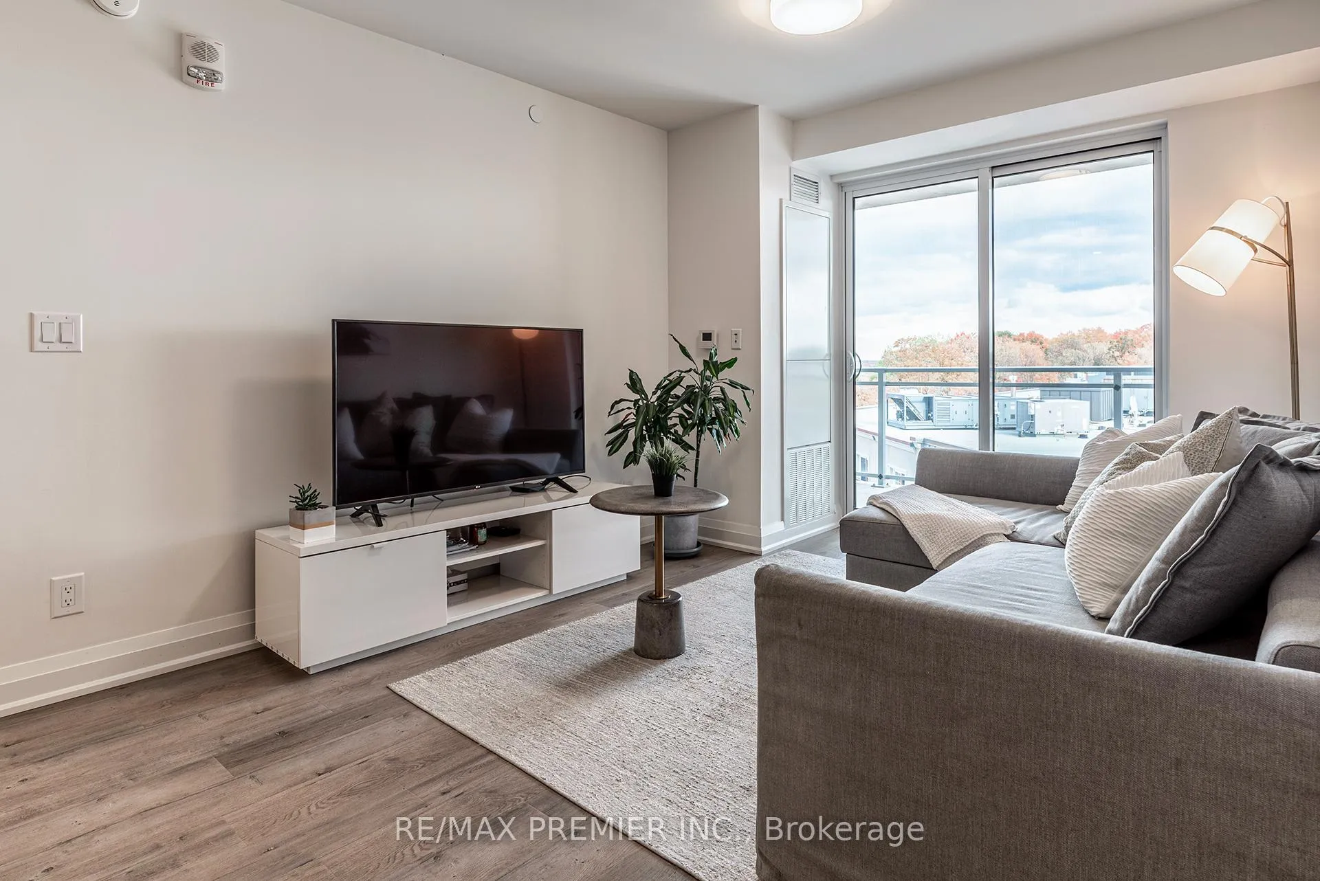 Photo 6 of Unit 908, 58 Lakeside Terrace, Barrie, Little Lake — HOMEH
