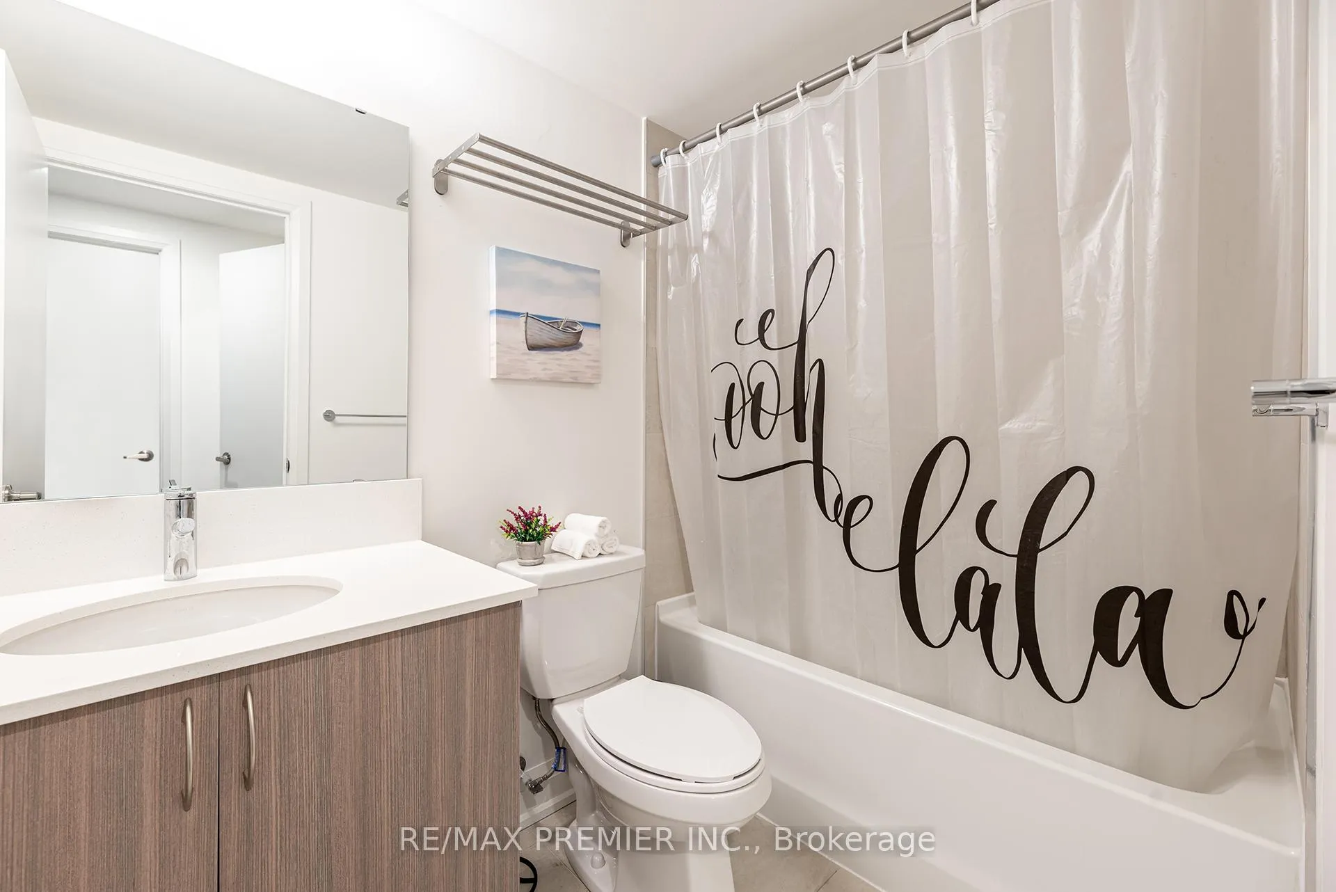 Photo 12 of Unit 908, 58 Lakeside Terrace, Barrie, Little Lake — HOMEH