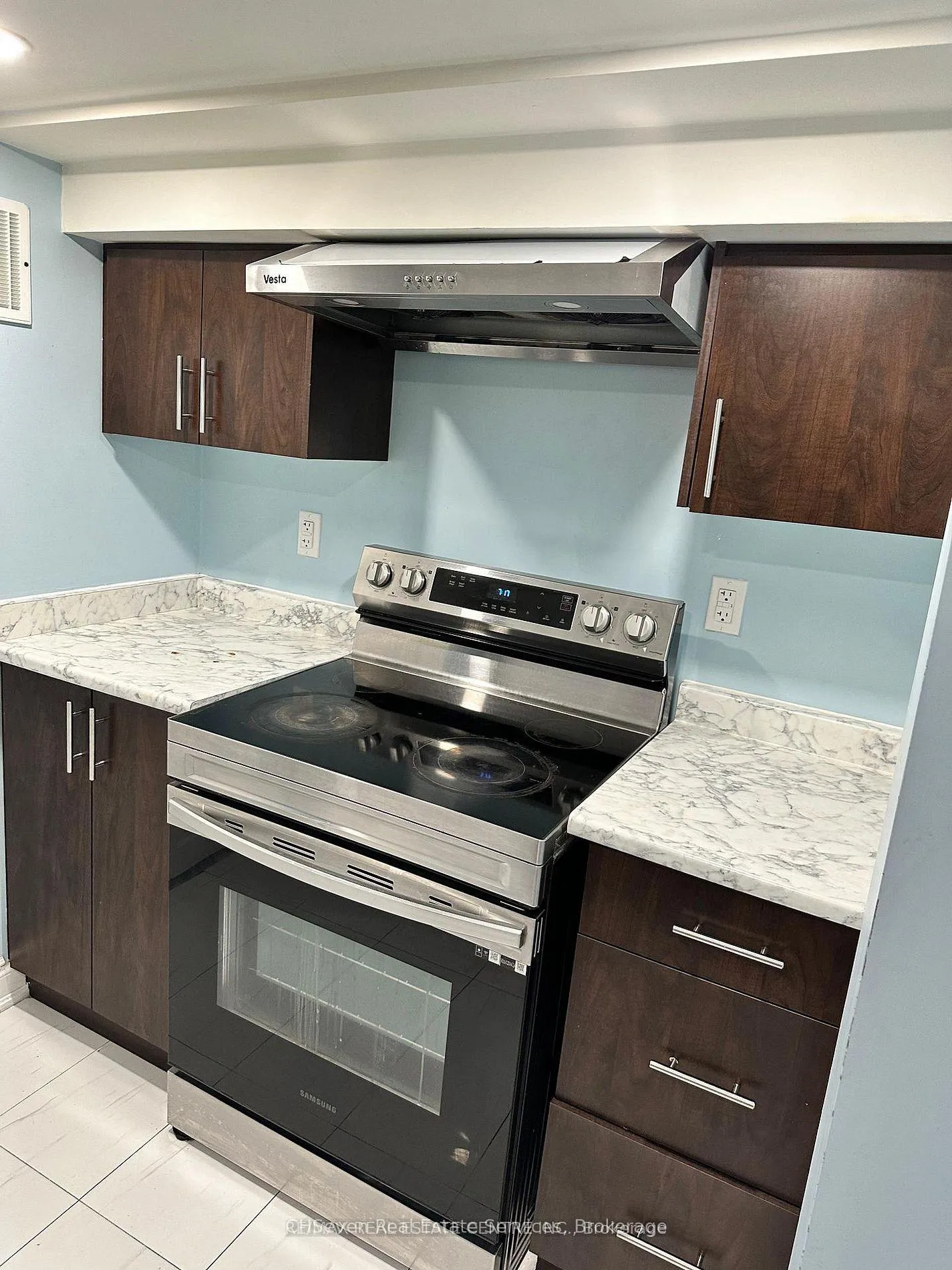 Photo 9 of Unit Basement, 9 Iguana Trail, Brampton, Northwest Brampton — HOMEH