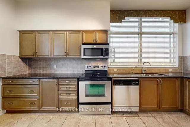 Photo 3 of Unit PH07, 9225 Jane Street, Vaughan, Maple — HOMEH