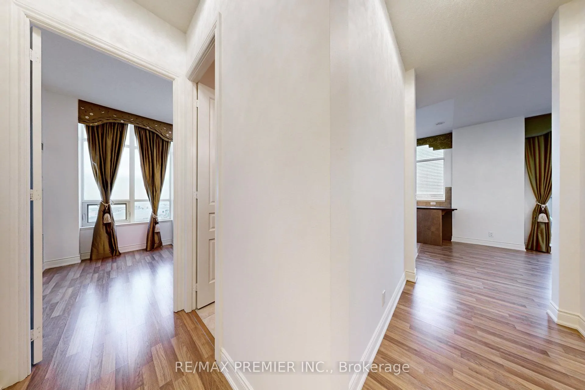 Photo 7 of Unit PH07, 9225 Jane Street, Vaughan, Maple — HOMEH
