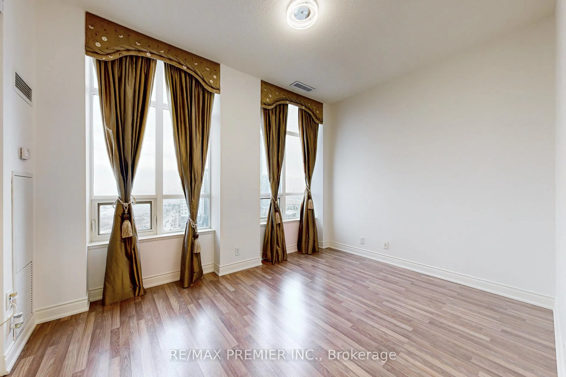Photo 17 of Unit PH07, 9225 Jane Street, Vaughan, Maple — HOMEH