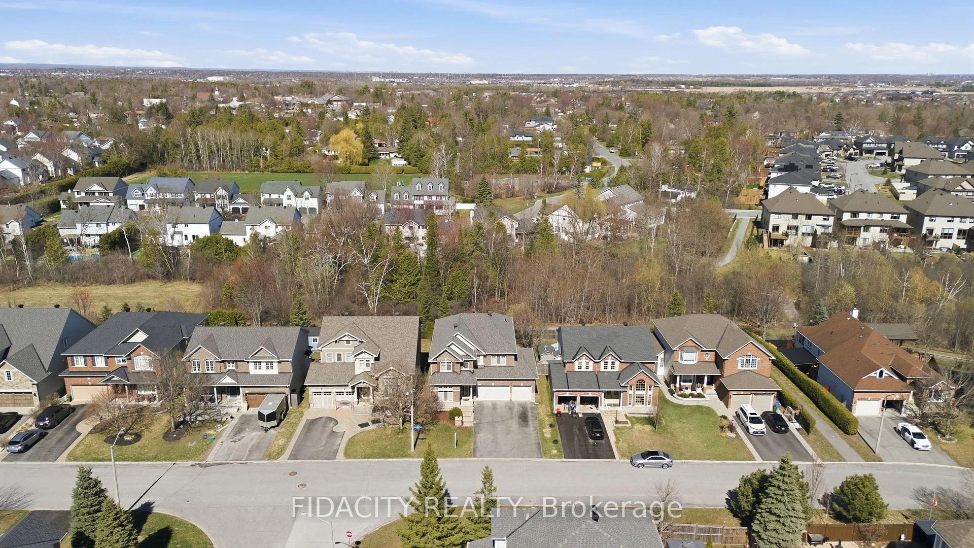 Photo 2 of 172 Coyote Crescent, Ottawa, Stittsville (South) — HOMEH