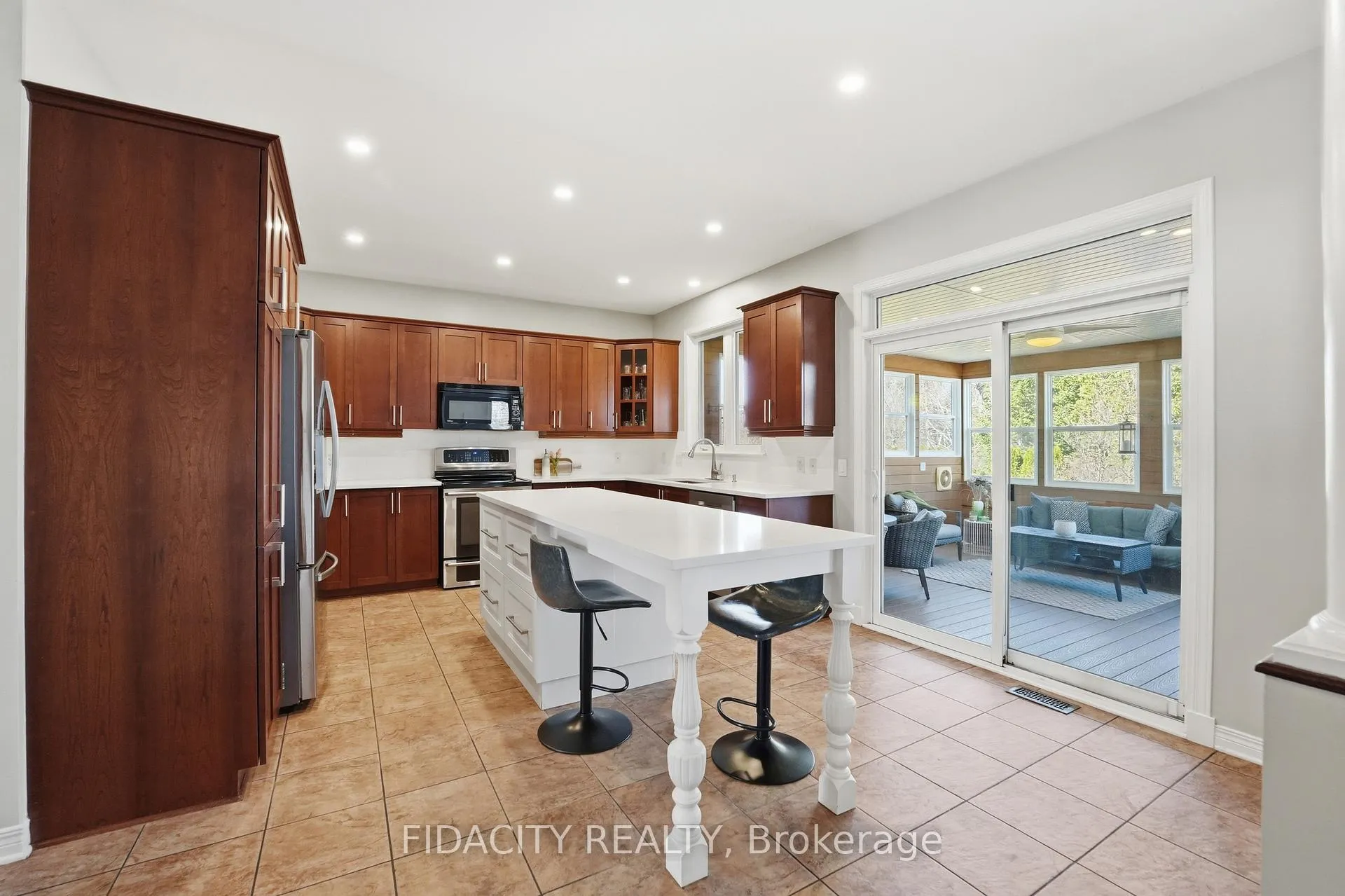 Photo 9 of 172 Coyote Crescent, Ottawa, Stittsville (South) — HOMEH