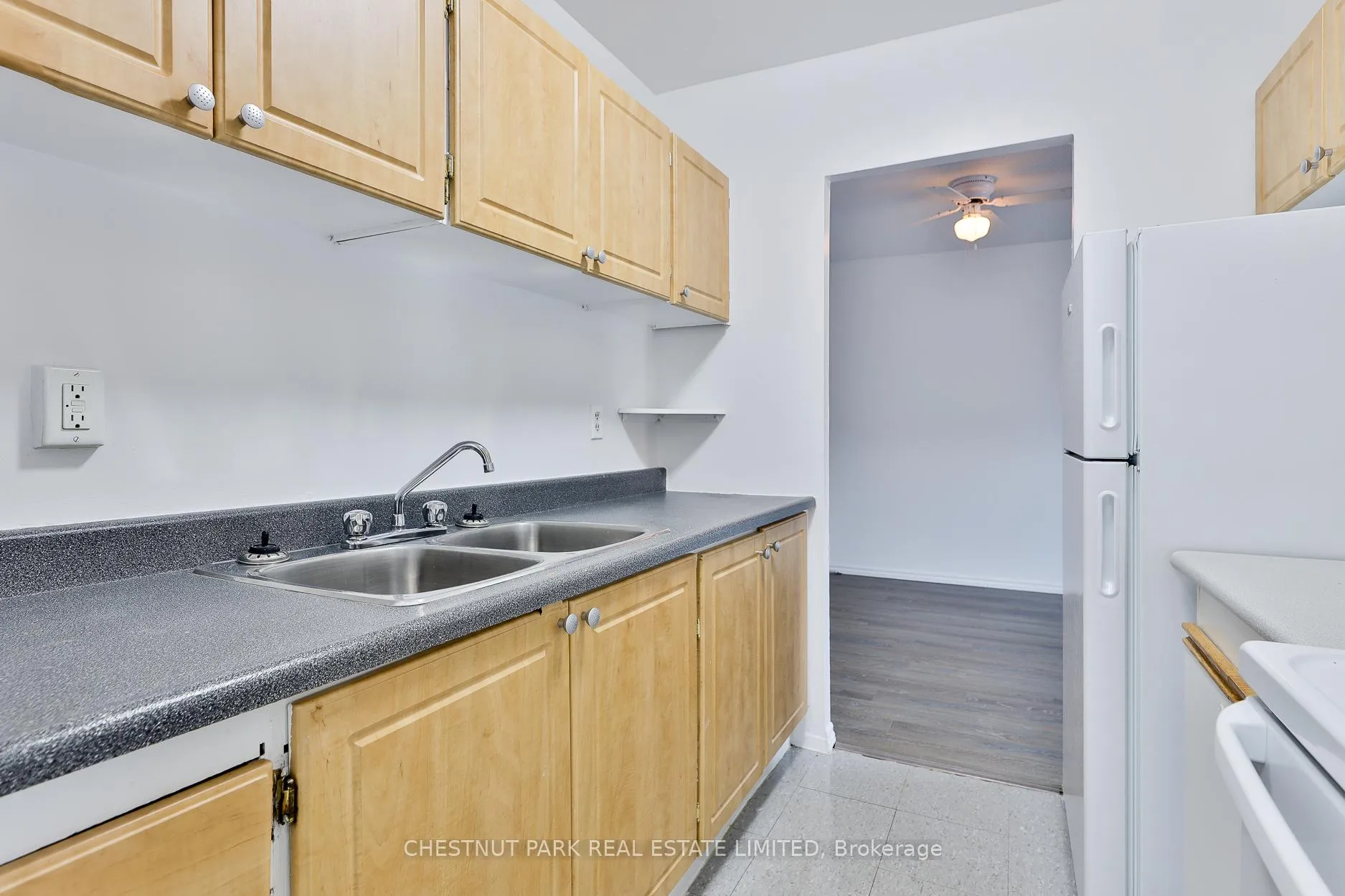 Photo 4 of Unit 215, 900 Glen Street, Oshawa, Lakeview — HOMEH