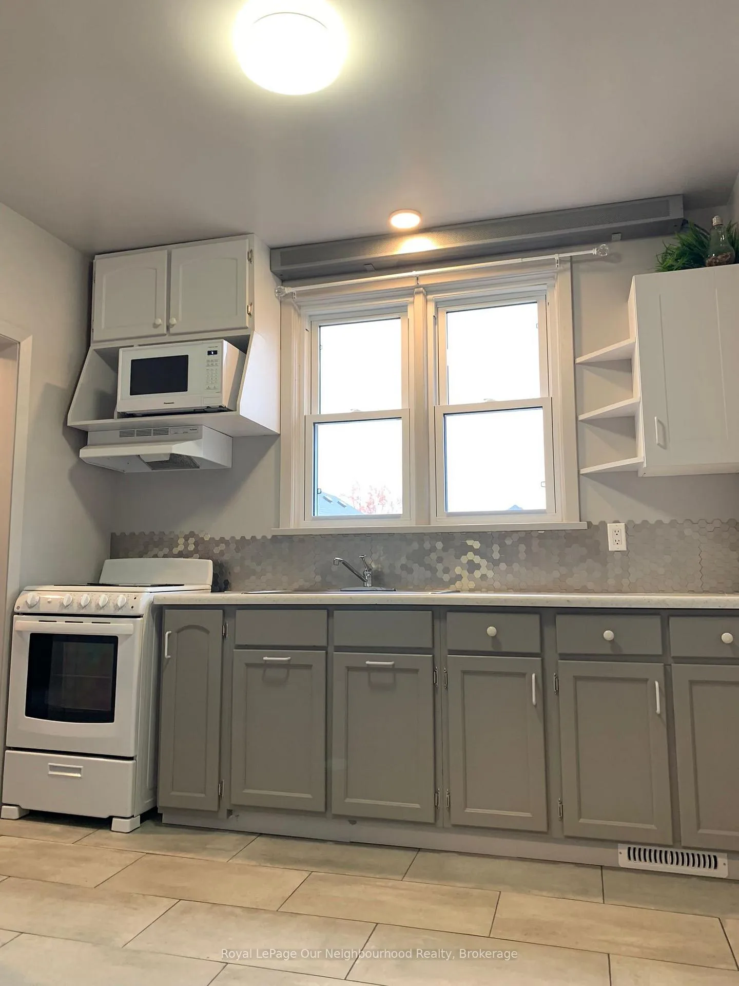 Photo 7 of Unit Unit 1, 5749 Summer Street, Niagara Falls, Hospital — HOMEH