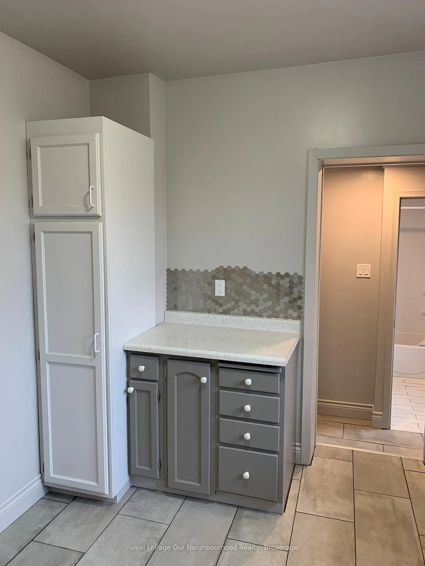 Photo 10 of Unit Unit 1, 5749 Summer Street, Niagara Falls, Hospital — HOMEH