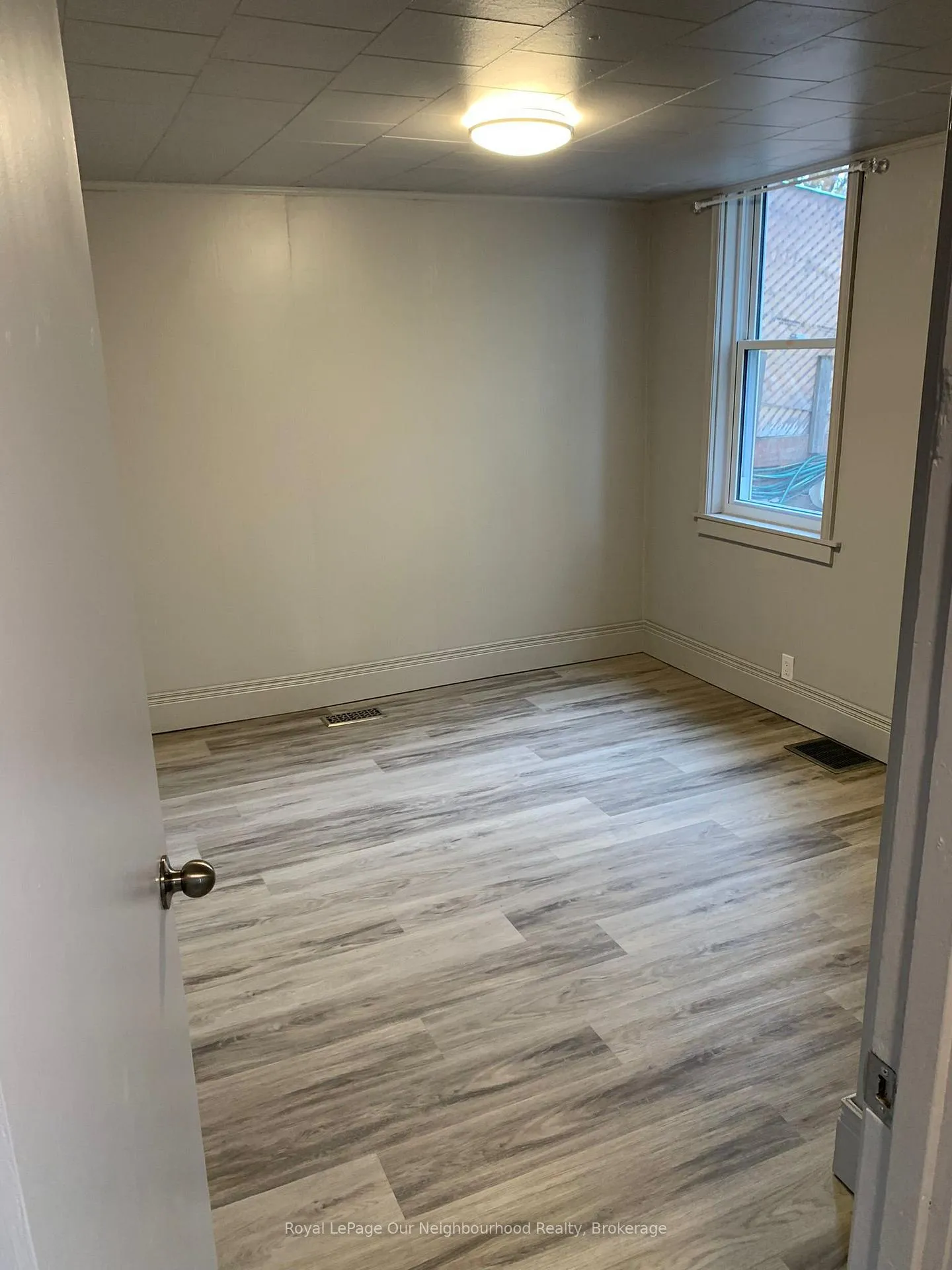 Photo 16 of Unit Unit 1, 5749 Summer Street, Niagara Falls, Hospital — HOMEH