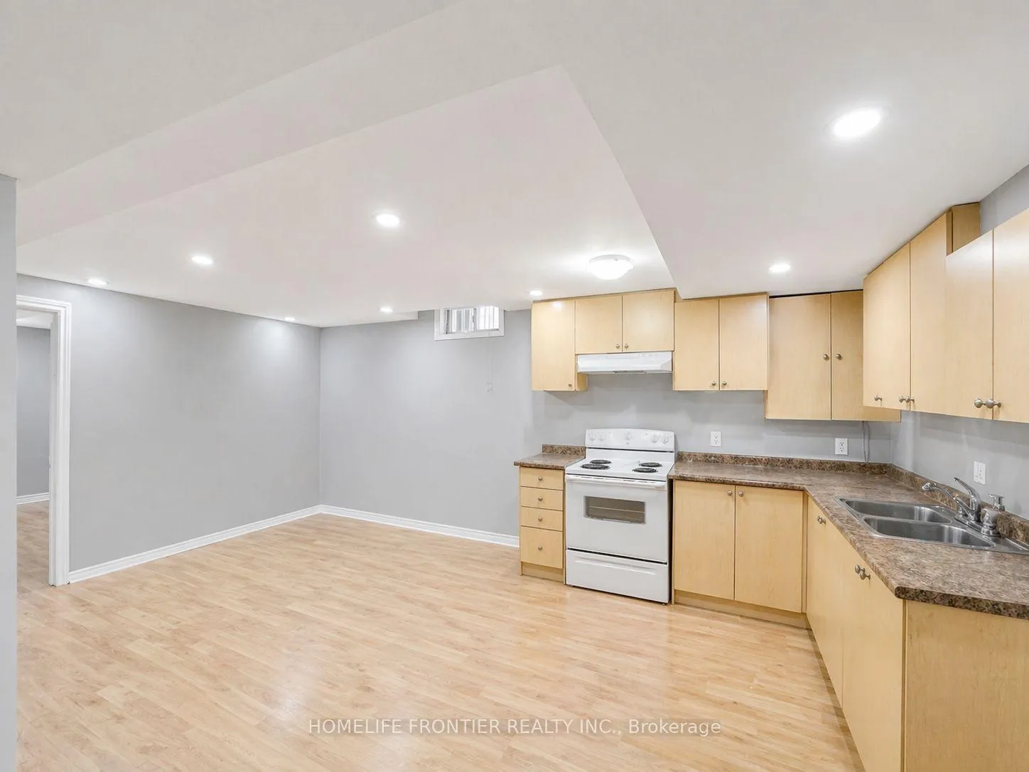 Photo 4 of Unit Lower, 62 Clydesdale Circle, Brampton, Fletcher's Creek South — HOMEH