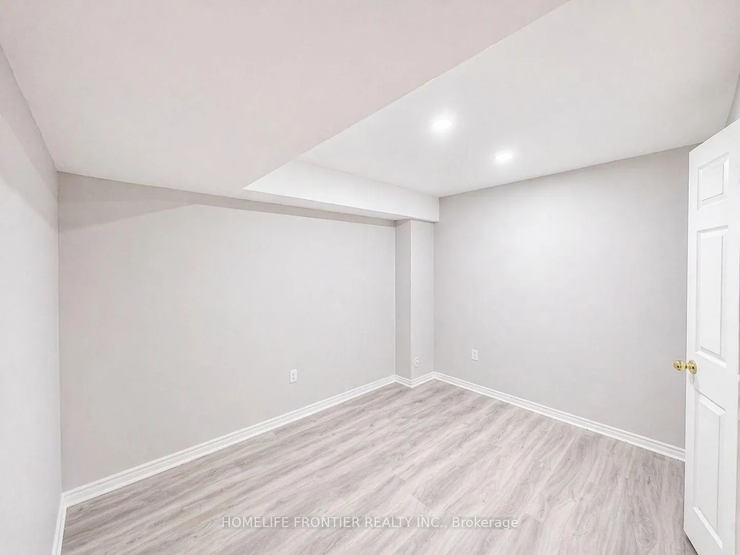 Photo 8 of Unit Lower, 62 Clydesdale Circle, Brampton, Fletcher's Creek South — HOMEH