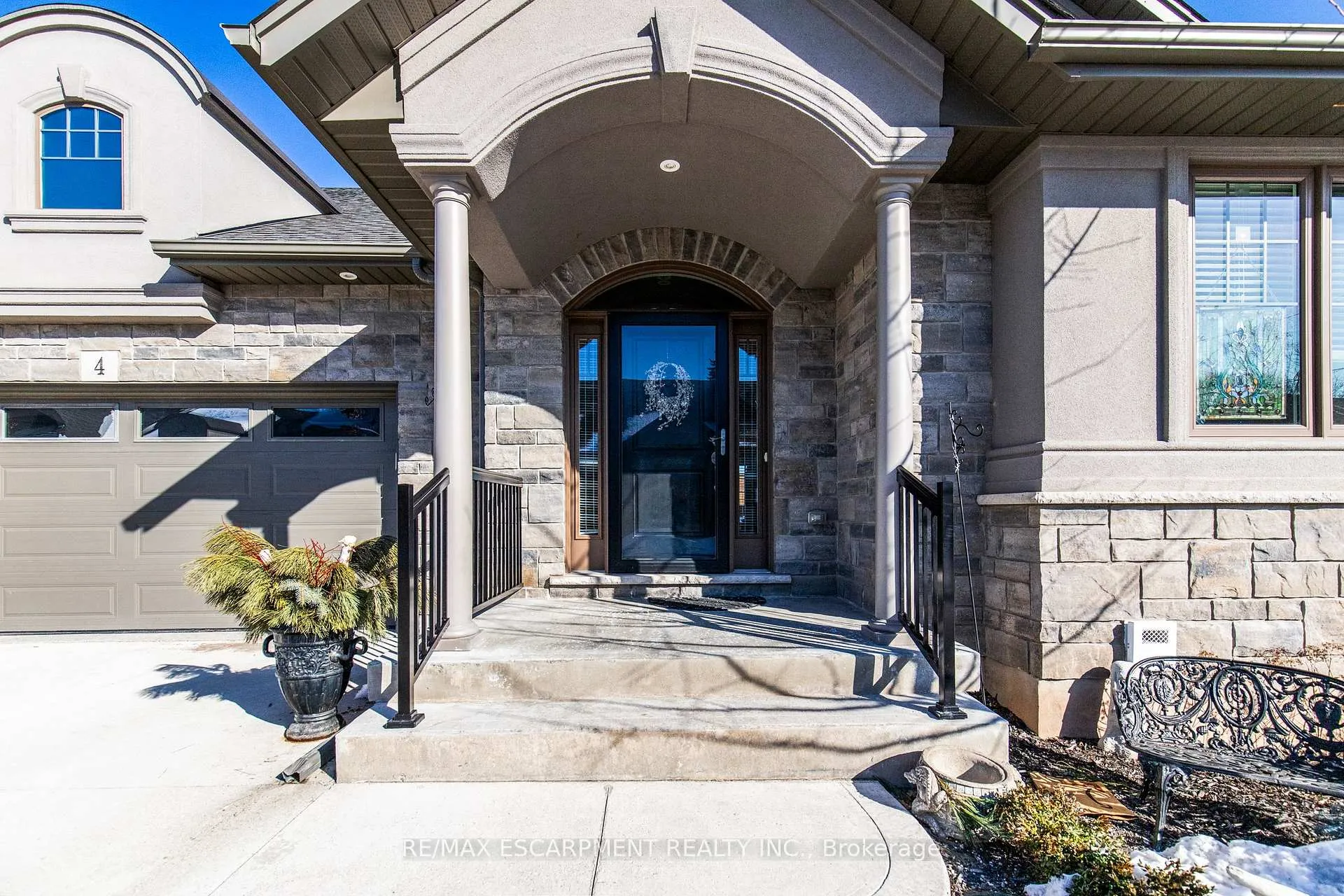 Photo 2 of Unit 4, 3757 St. Peter Avenue, Niagara Falls, Stamford — HOMEH