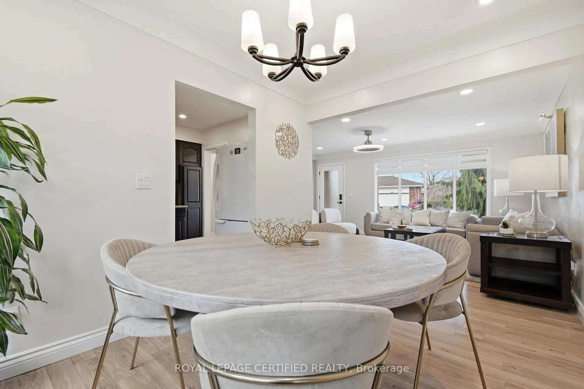Photo 3 of 2435 Mckay Avenue, Windsor — HOMEH