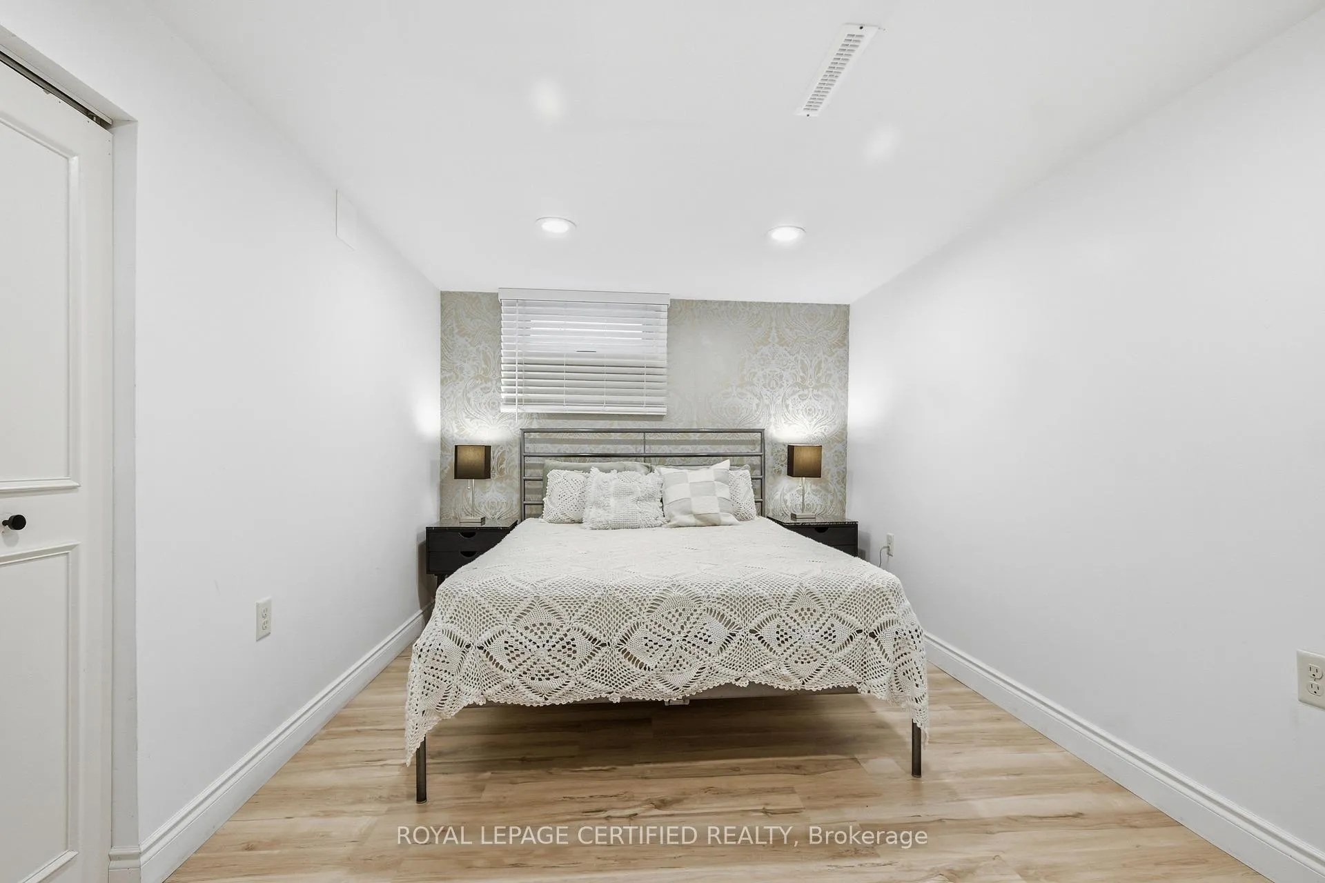 Photo 5 of 2435 Mckay Avenue, Windsor — HOMEH