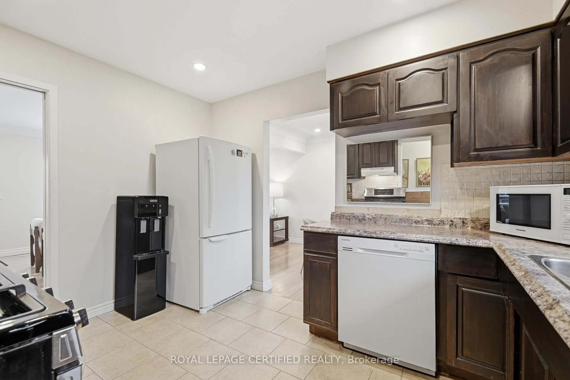 Photo 8 of 2435 Mckay Avenue, Windsor — HOMEH