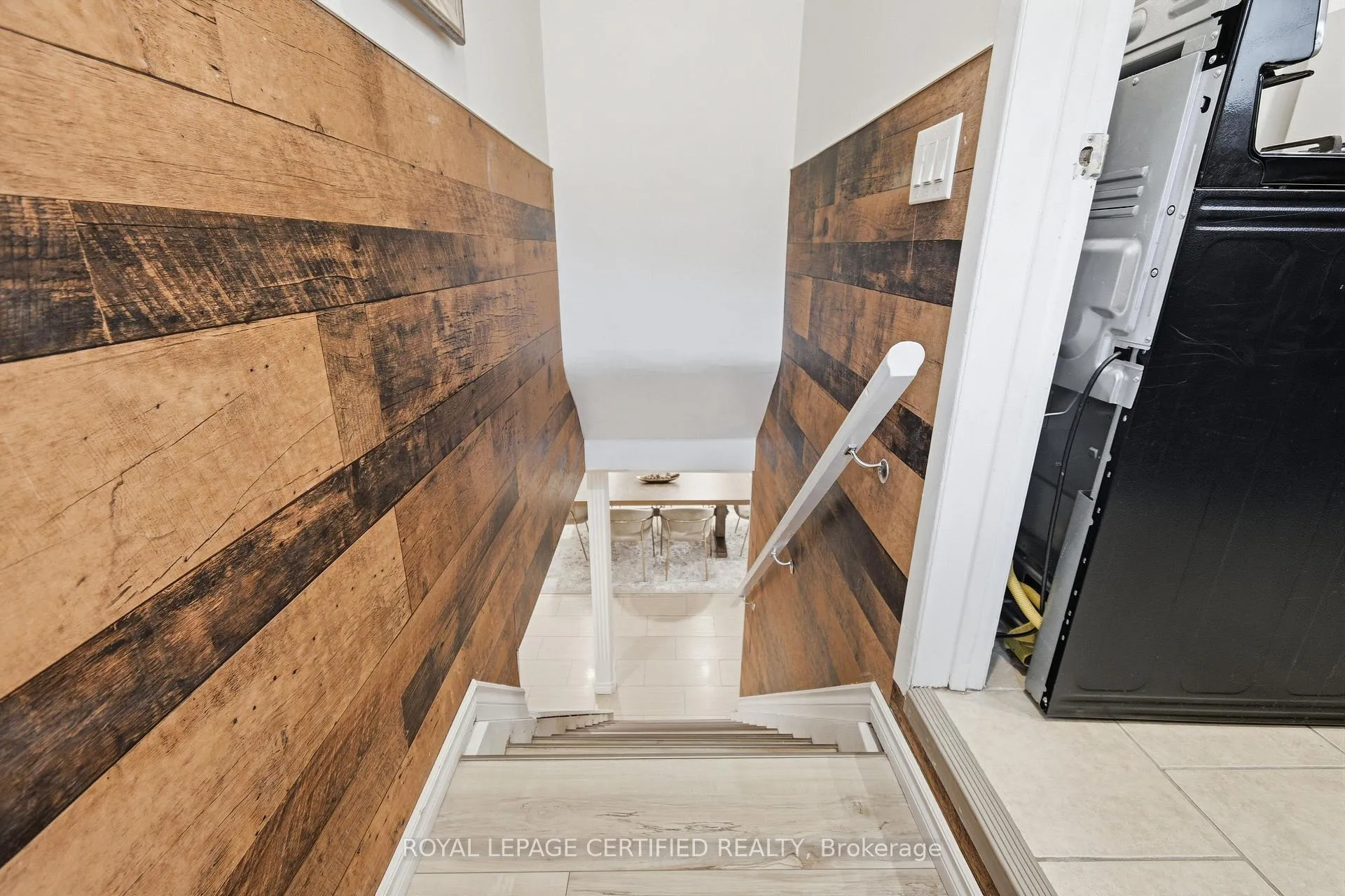 Photo 14 of 2435 Mckay Avenue, Windsor — HOMEH
