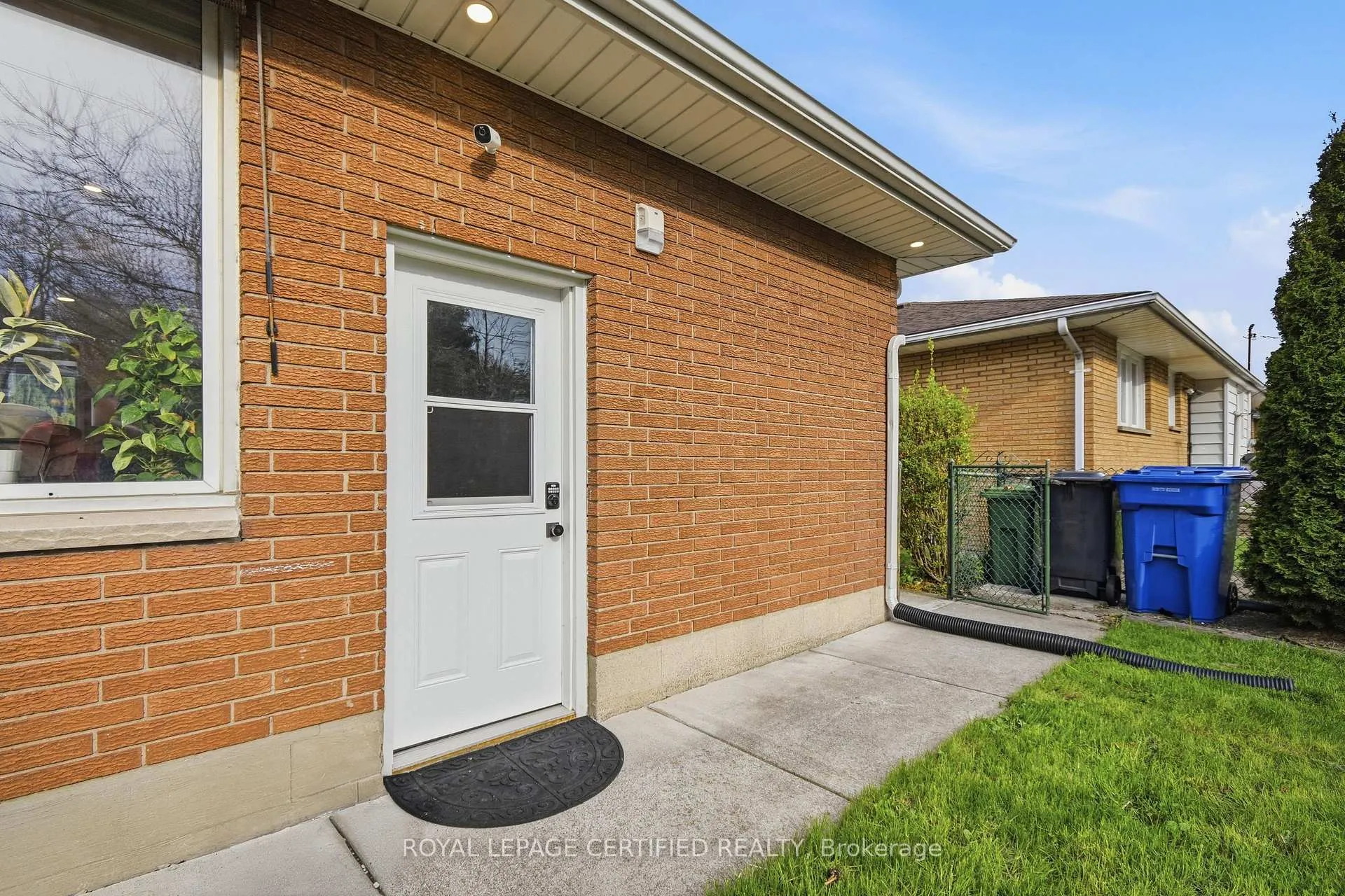 Photo 19 of 2435 Mckay Avenue, Windsor — HOMEH