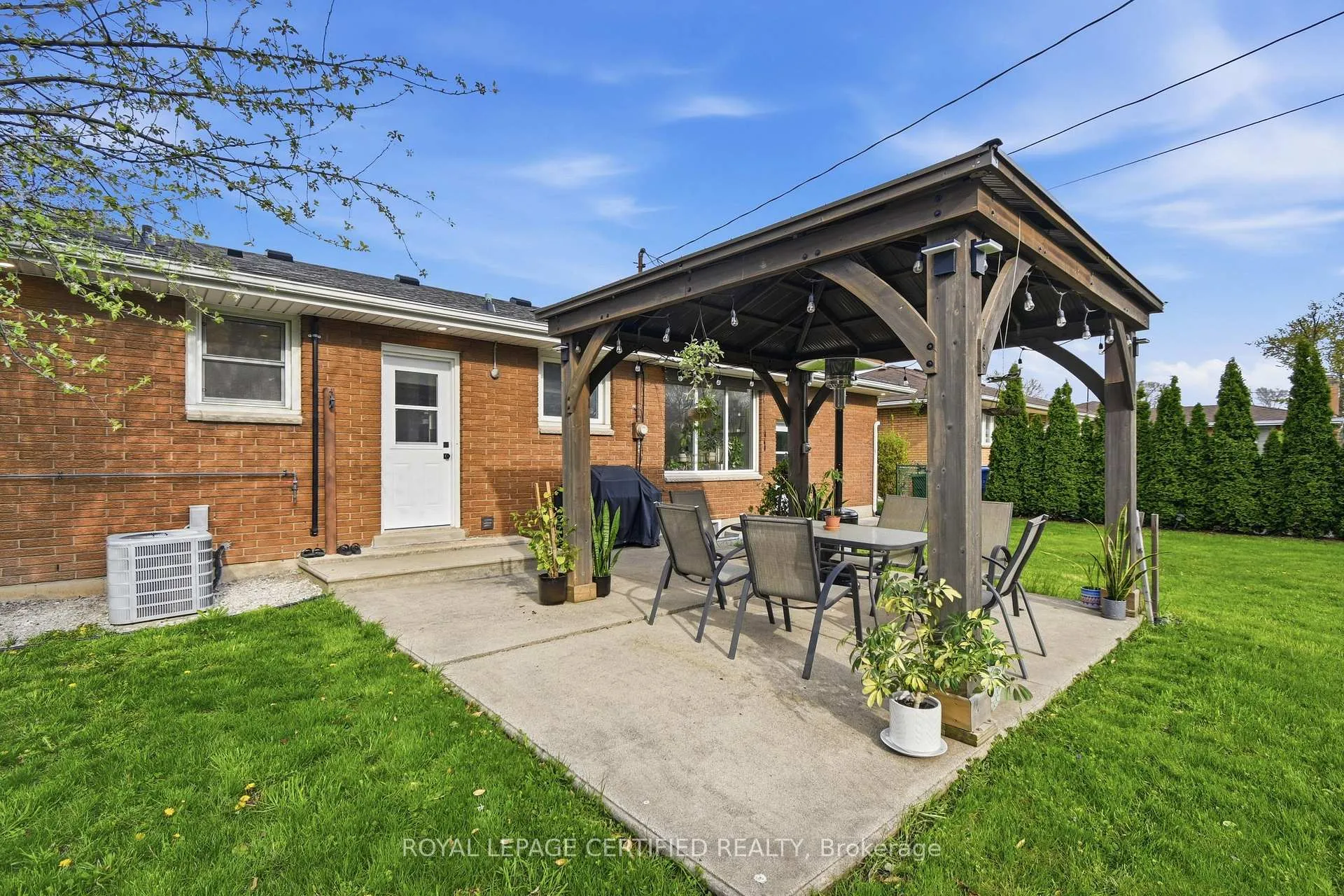 Photo 20 of 2435 Mckay Avenue, Windsor — HOMEH