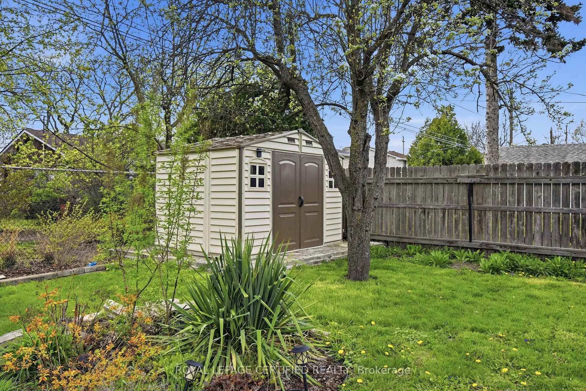 Photo 21 of 2435 Mckay Avenue, Windsor — HOMEH