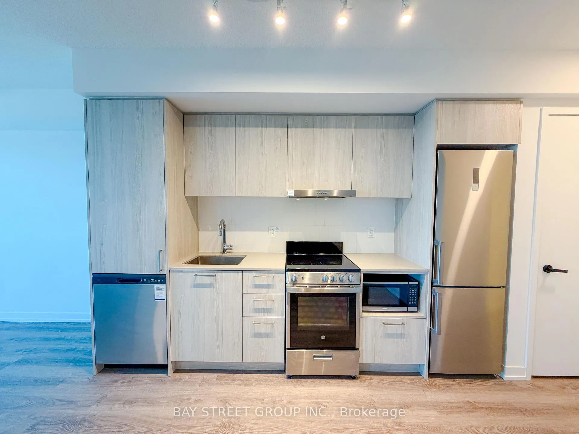 Photo 3 of Unit 1807, 195 Commerce Street, Vaughan, Vaughan Corporate Centre — HOMEH