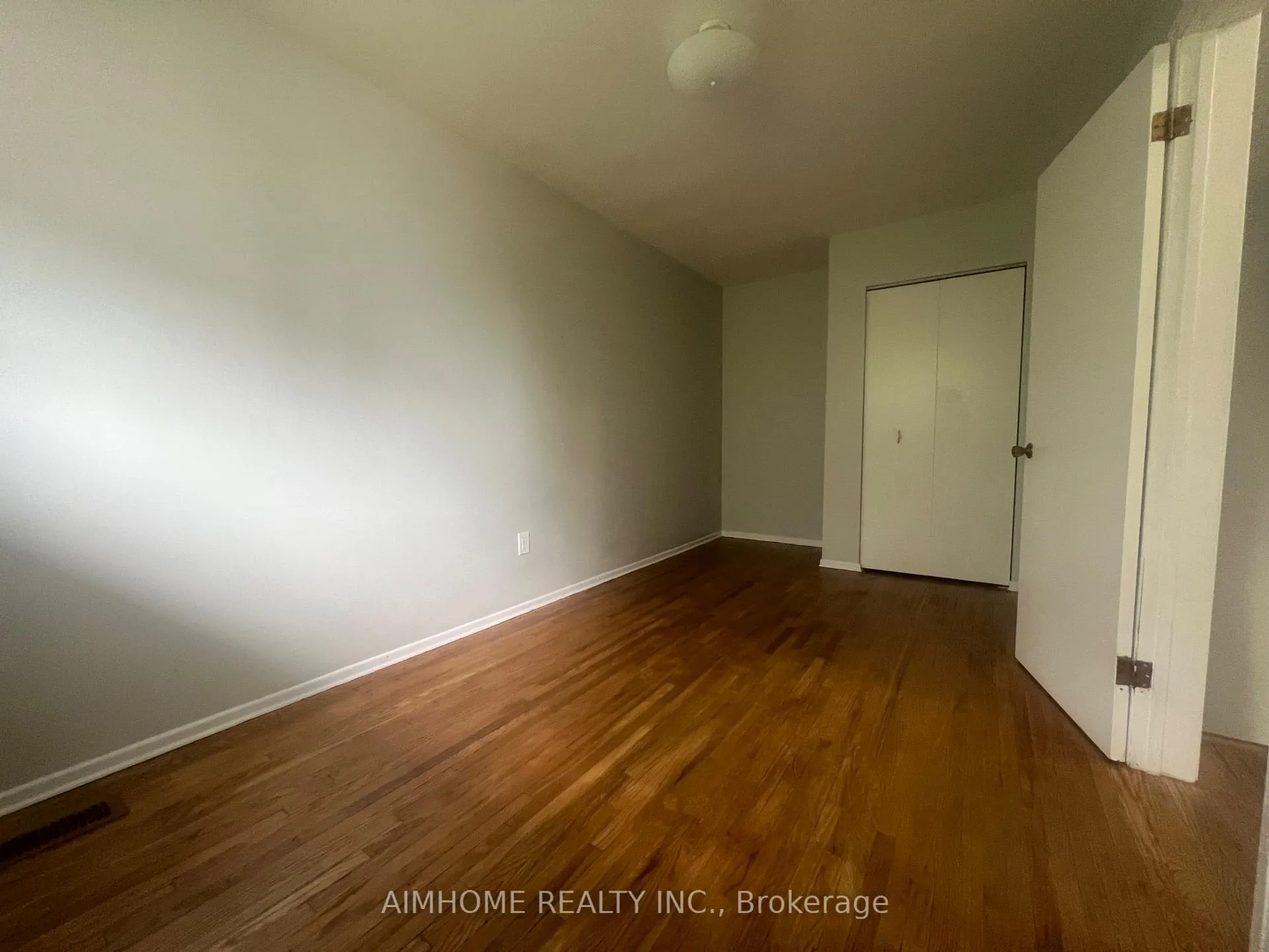 Photo 10 of 2099 Prospect Street, Burlington, Brant — HOMEH