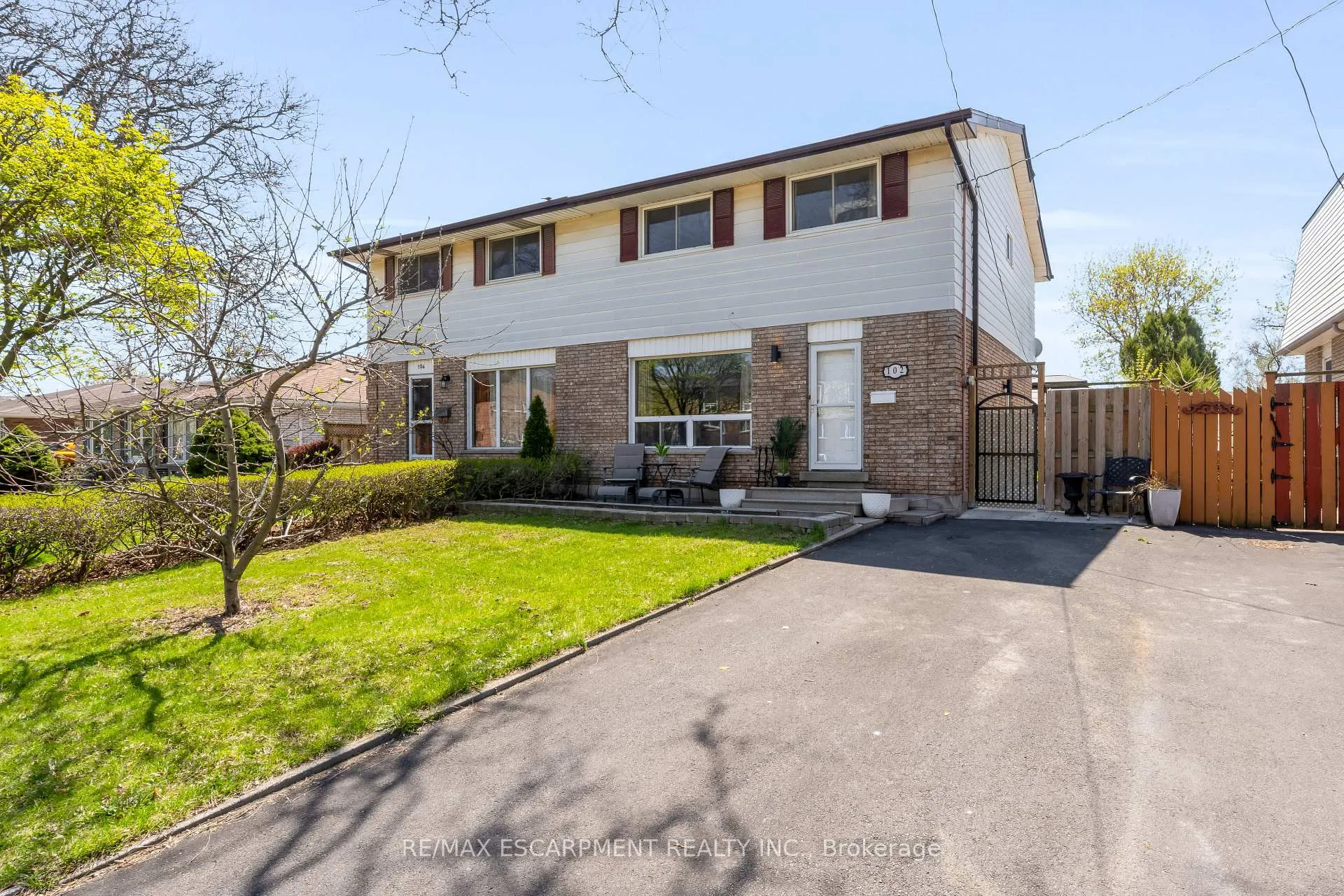 Photo 1 of 102 Berkindale Drive, Hamilton, Riverdale — HOMEH