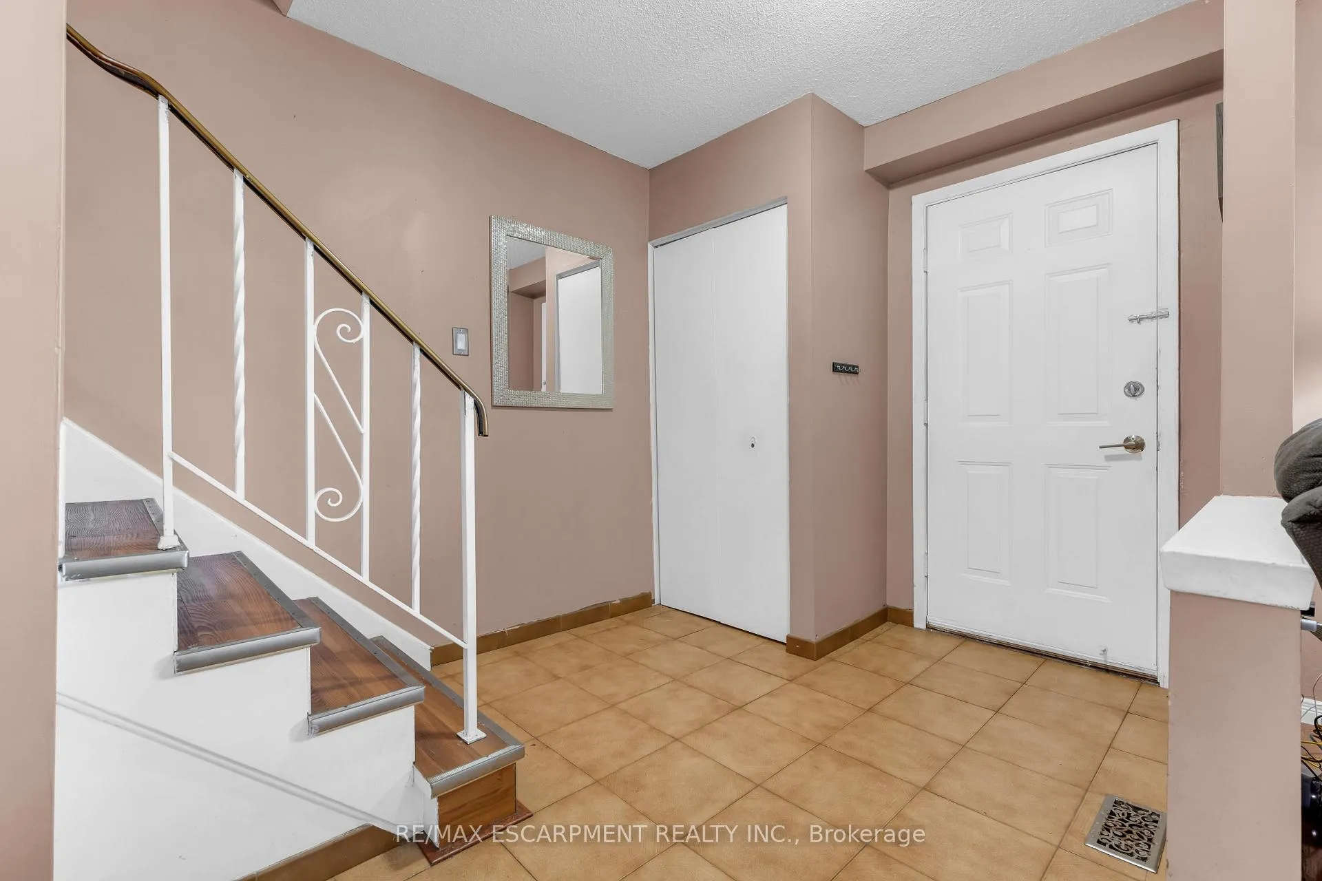 Photo 6 of 102 Berkindale Drive, Hamilton, Riverdale — HOMEH