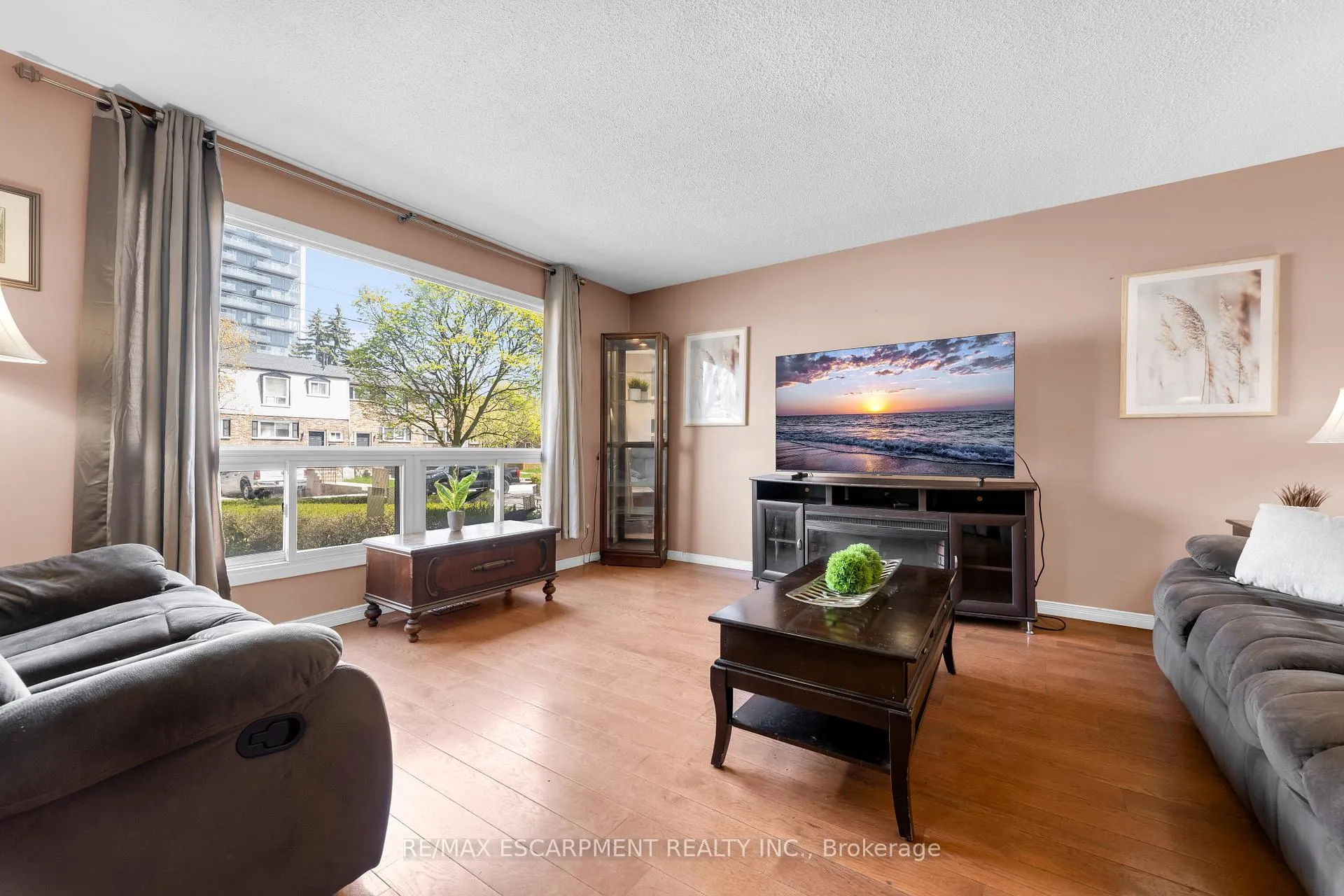 Photo 7 of 102 Berkindale Drive, Hamilton, Riverdale — HOMEH