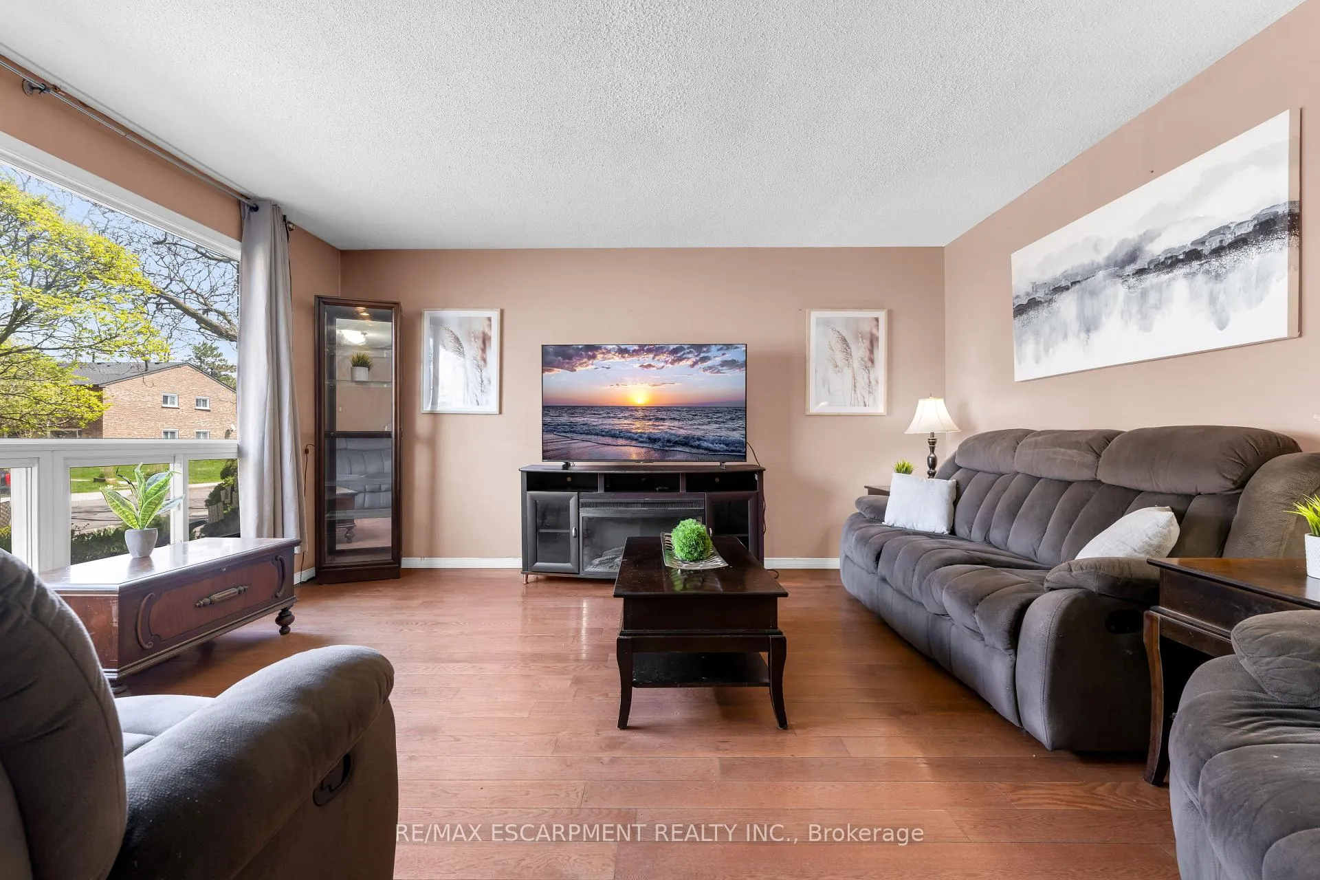 Photo 9 of 102 Berkindale Drive, Hamilton, Riverdale — HOMEH