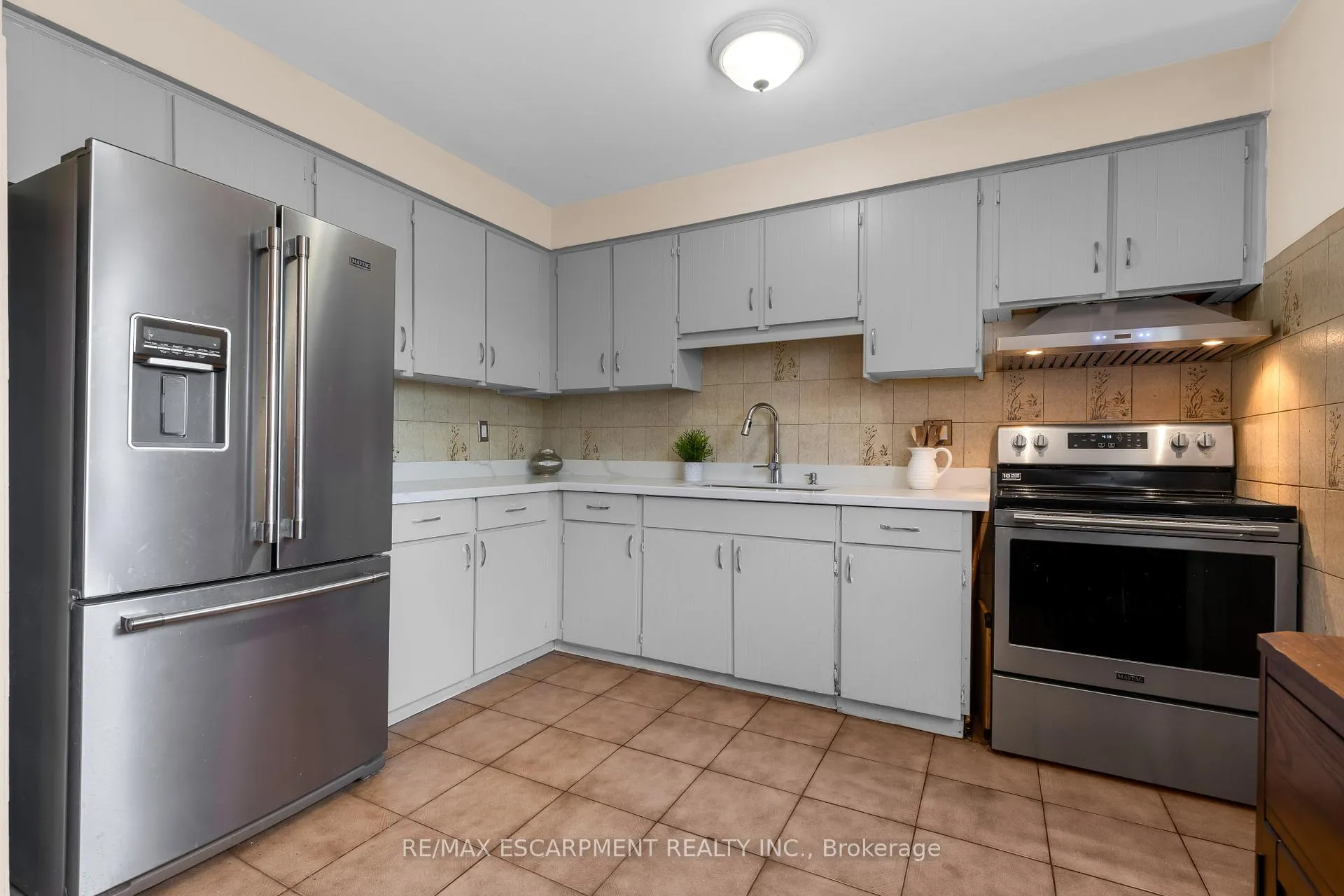 Photo 14 of 102 Berkindale Drive, Hamilton, Riverdale — HOMEH