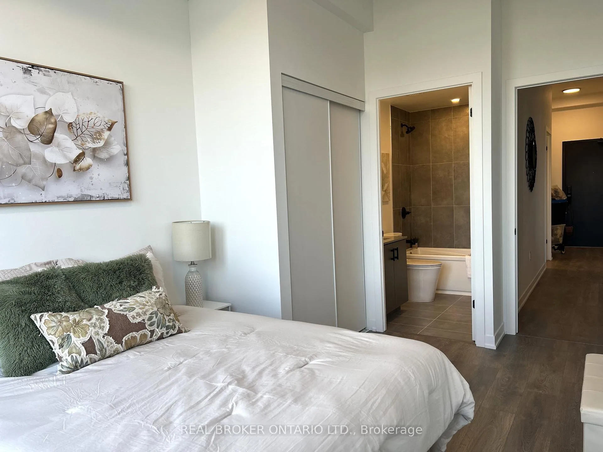 Photo 8 of Unit 118, 4878 Powers Common, Burlington, Alton — HOMEH