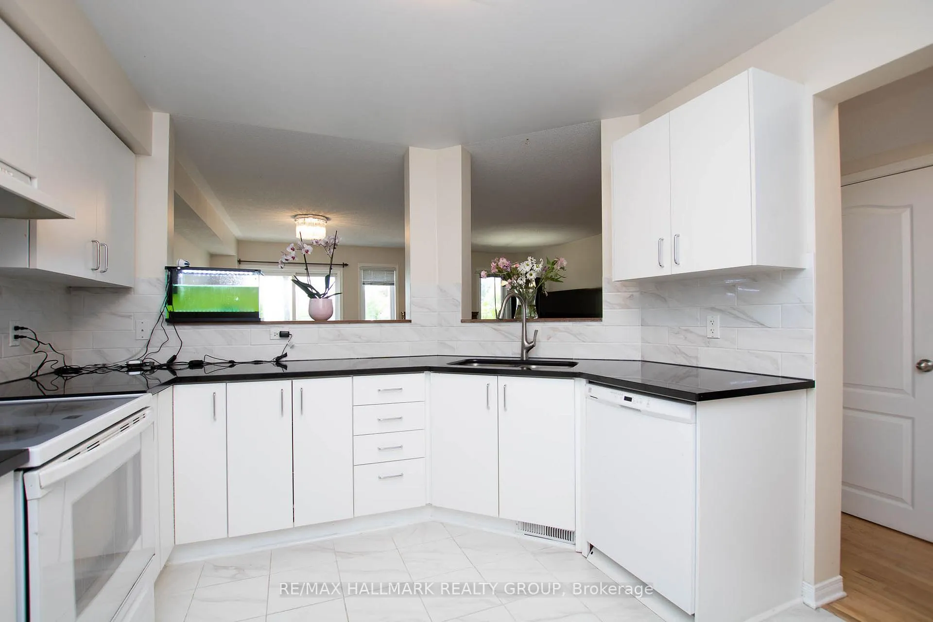 Photo 8 of 317 Freedom Private, Ottawa, Riverview Park — HOMEH