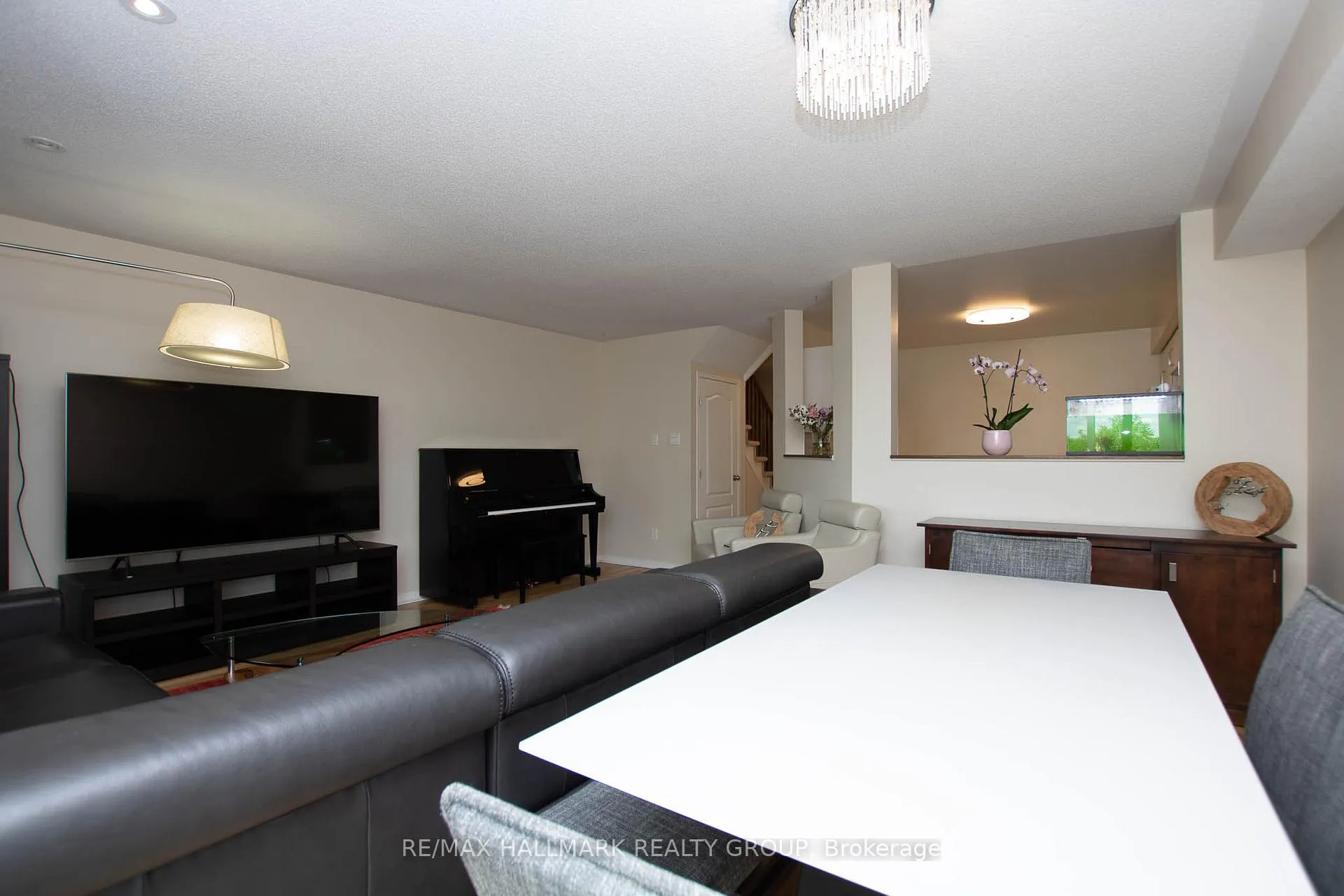 Photo 12 of 317 Freedom Private, Ottawa, Riverview Park — HOMEH