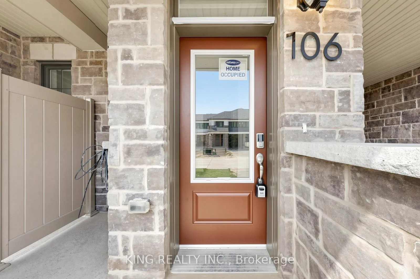 Photo 4 of 106 Yorkshire Street, Barrie, Rural Barrie Southeast — HOMEH