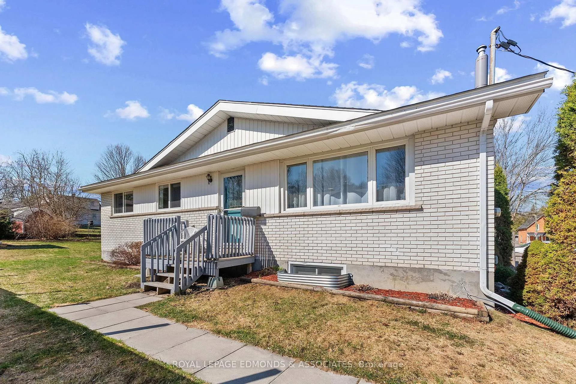 Front of 498 Estelle Street