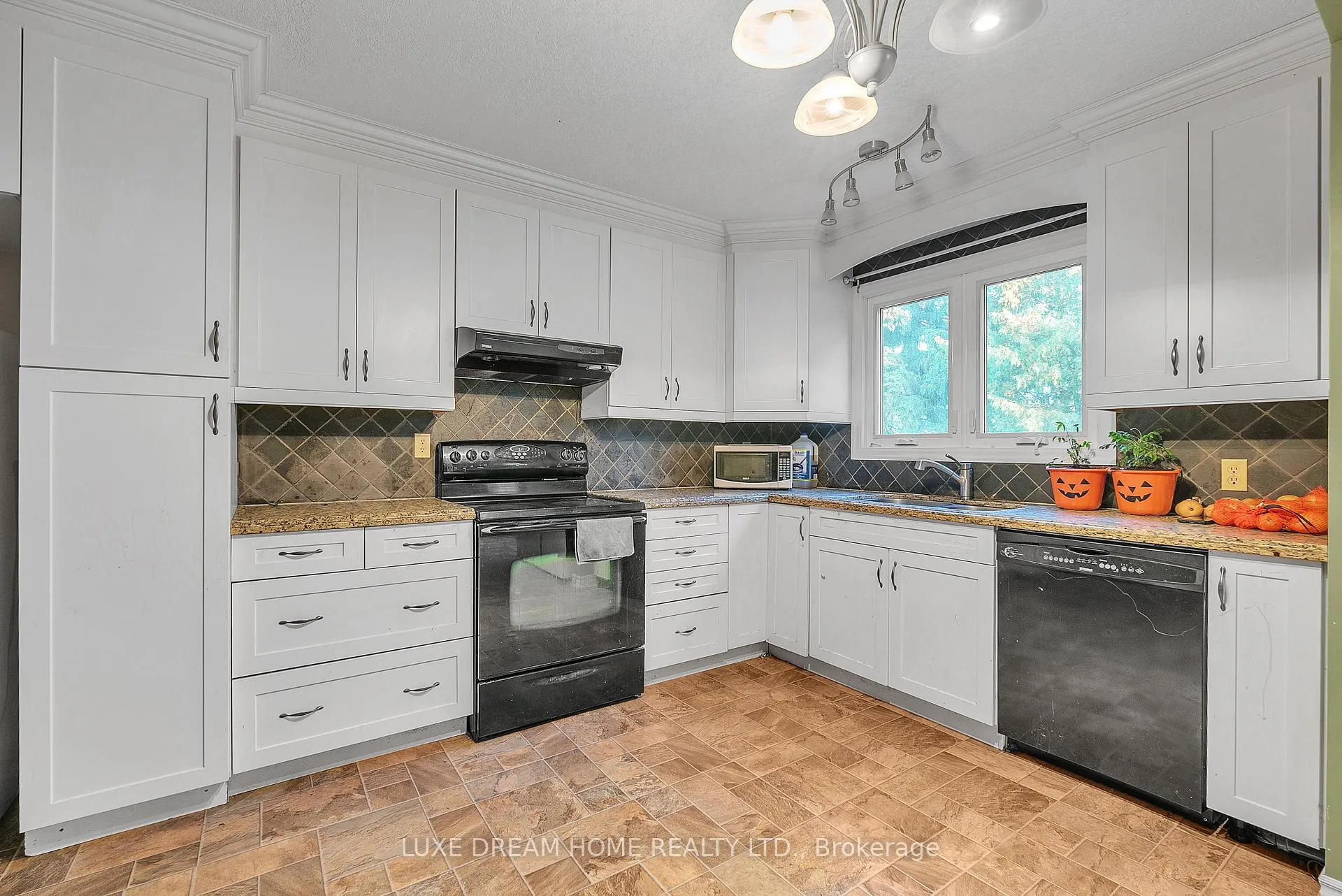 Photo 3 of 175 Albert Street, New Tecumseth, Alliston — HOMEH