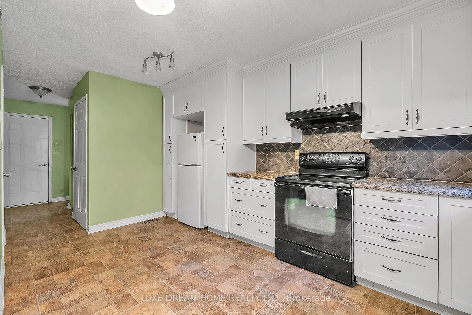 Photo 4 of 175 Albert Street, New Tecumseth, Alliston — HOMEH