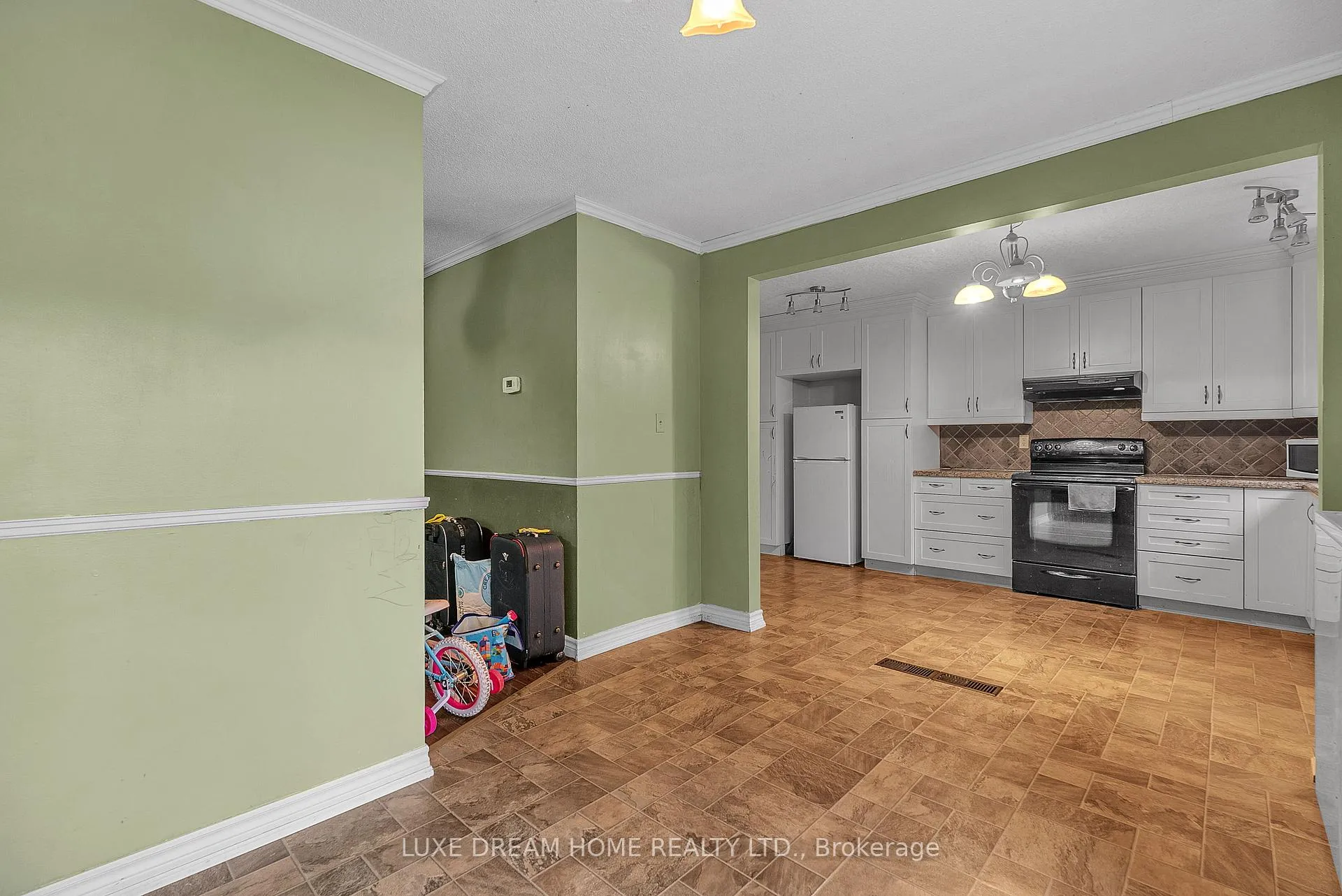 Photo 5 of 175 Albert Street, New Tecumseth, Alliston — HOMEH