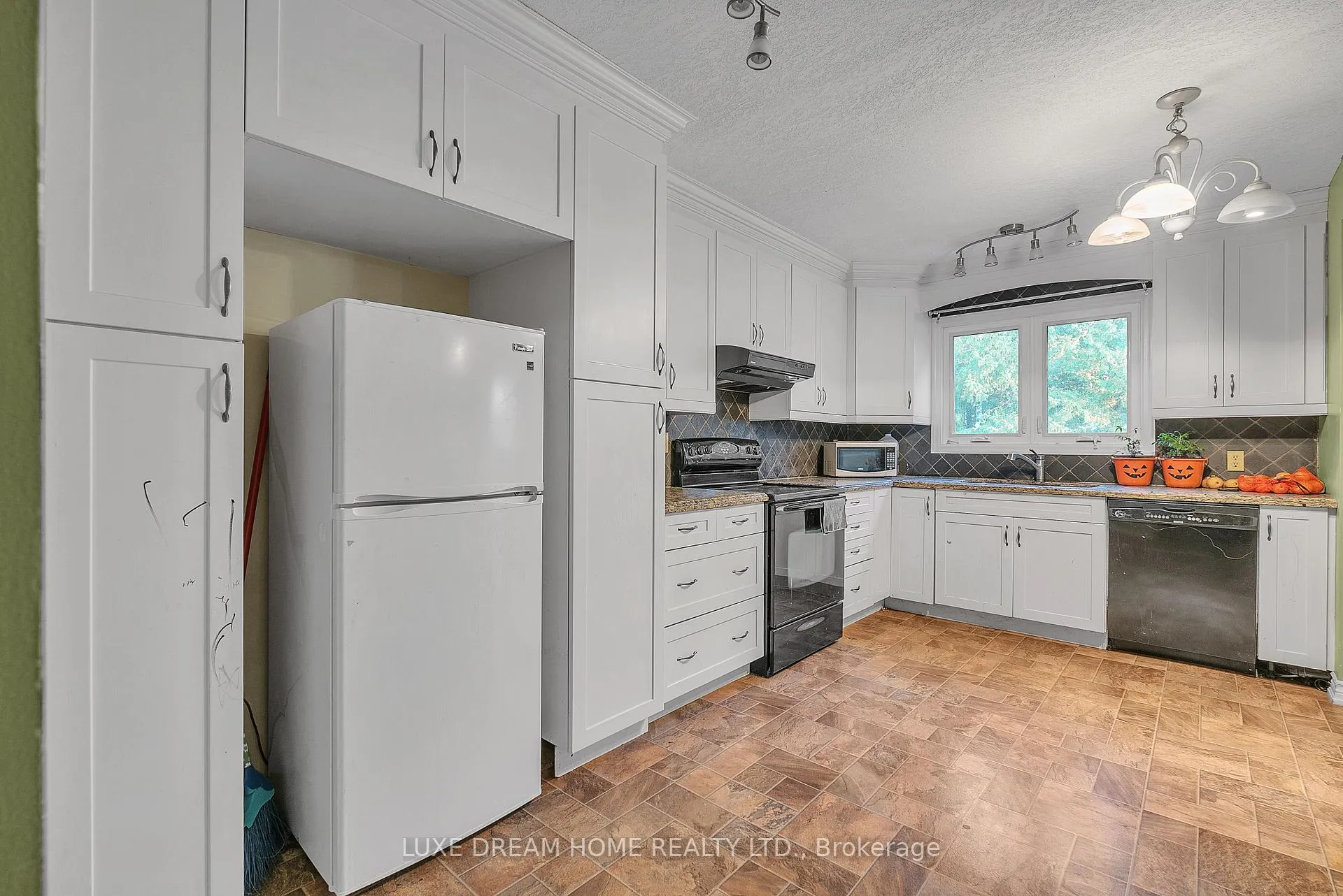 Photo 30 of 175 Albert Street, New Tecumseth, Alliston — HOMEH