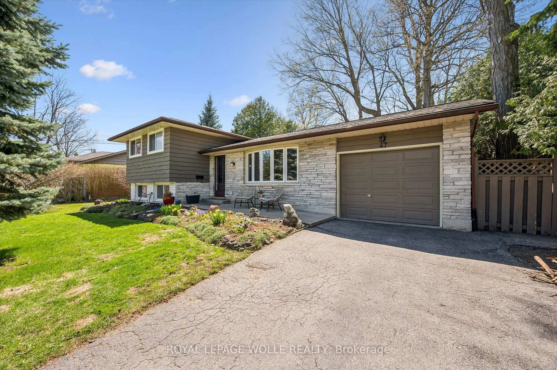 Photo 1 of 47 Hillcrest Lane, Kitchener, Bridgeport — HOMEH