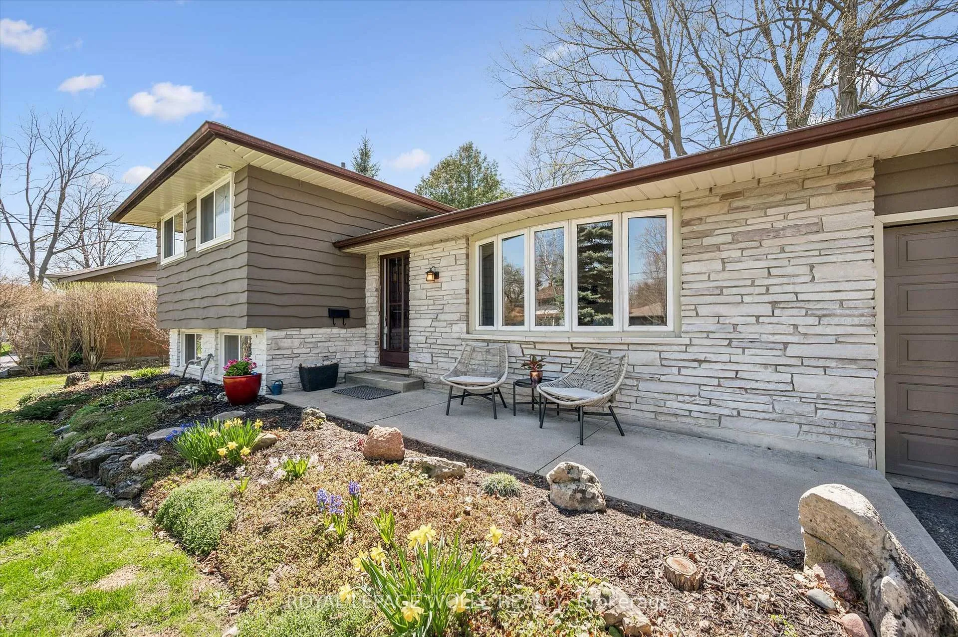 Photo 3 of 47 Hillcrest Lane, Kitchener, Bridgeport — HOMEH
