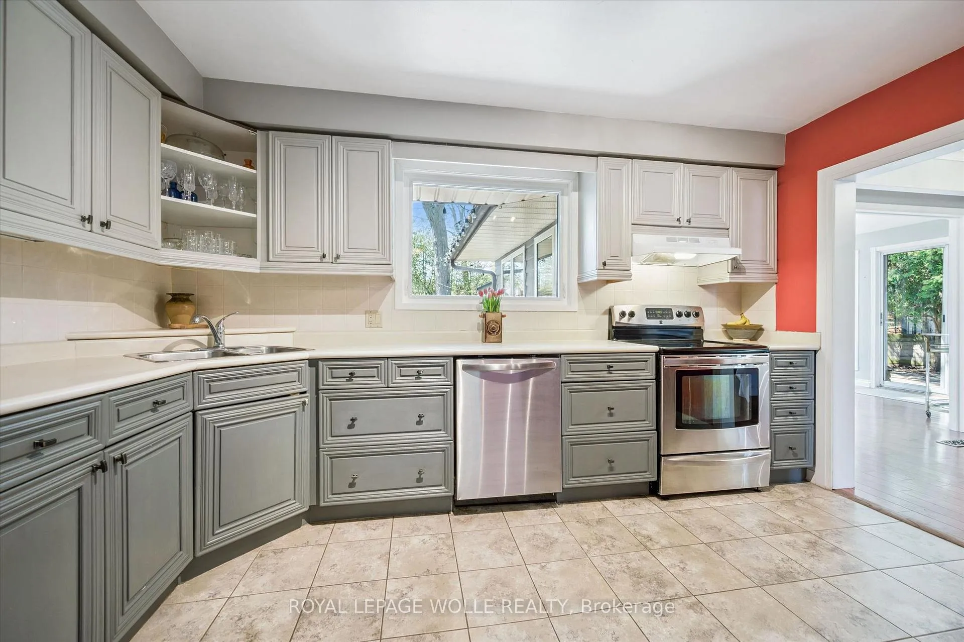 Photo 14 of 47 Hillcrest Lane, Kitchener, Bridgeport — HOMEH
