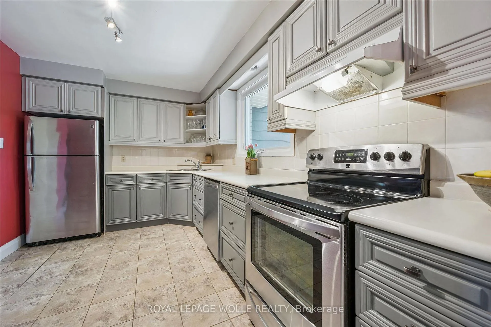 Photo 15 of 47 Hillcrest Lane, Kitchener, Bridgeport — HOMEH