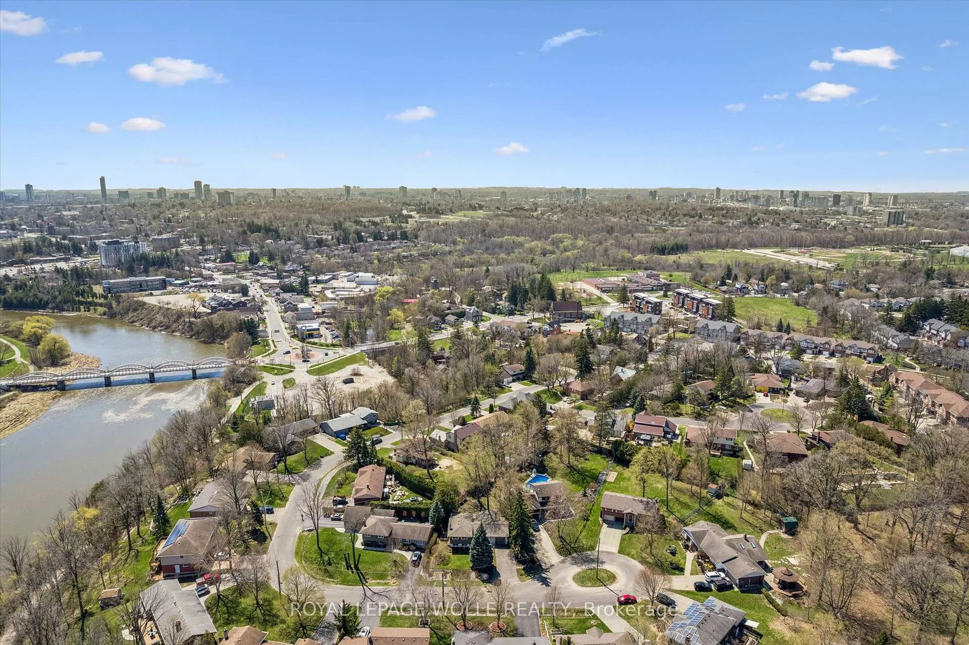 Photo 37 of 47 Hillcrest Lane, Kitchener, Bridgeport — HOMEH