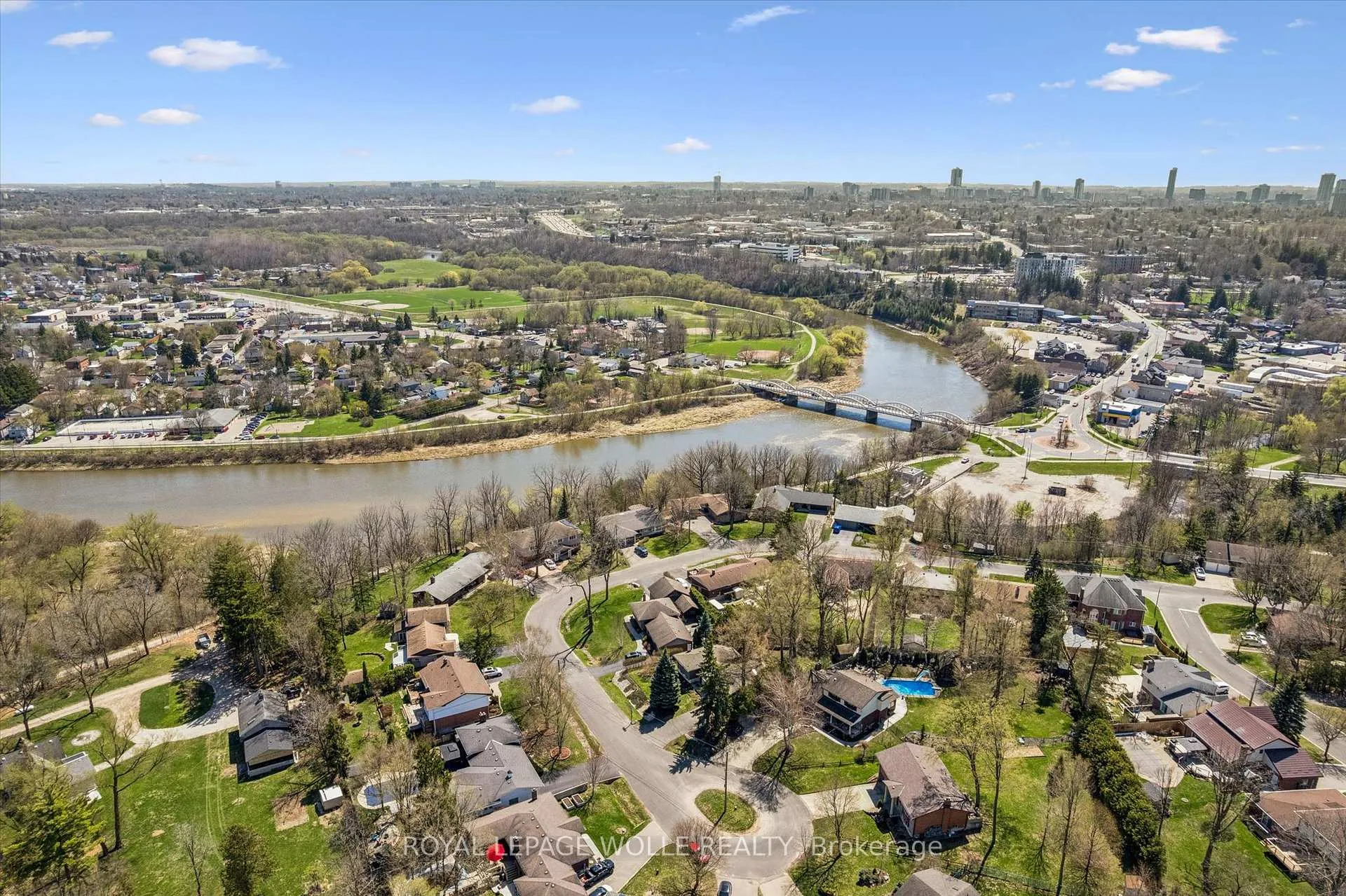 Photo 38 of 47 Hillcrest Lane, Kitchener, Bridgeport — HOMEH