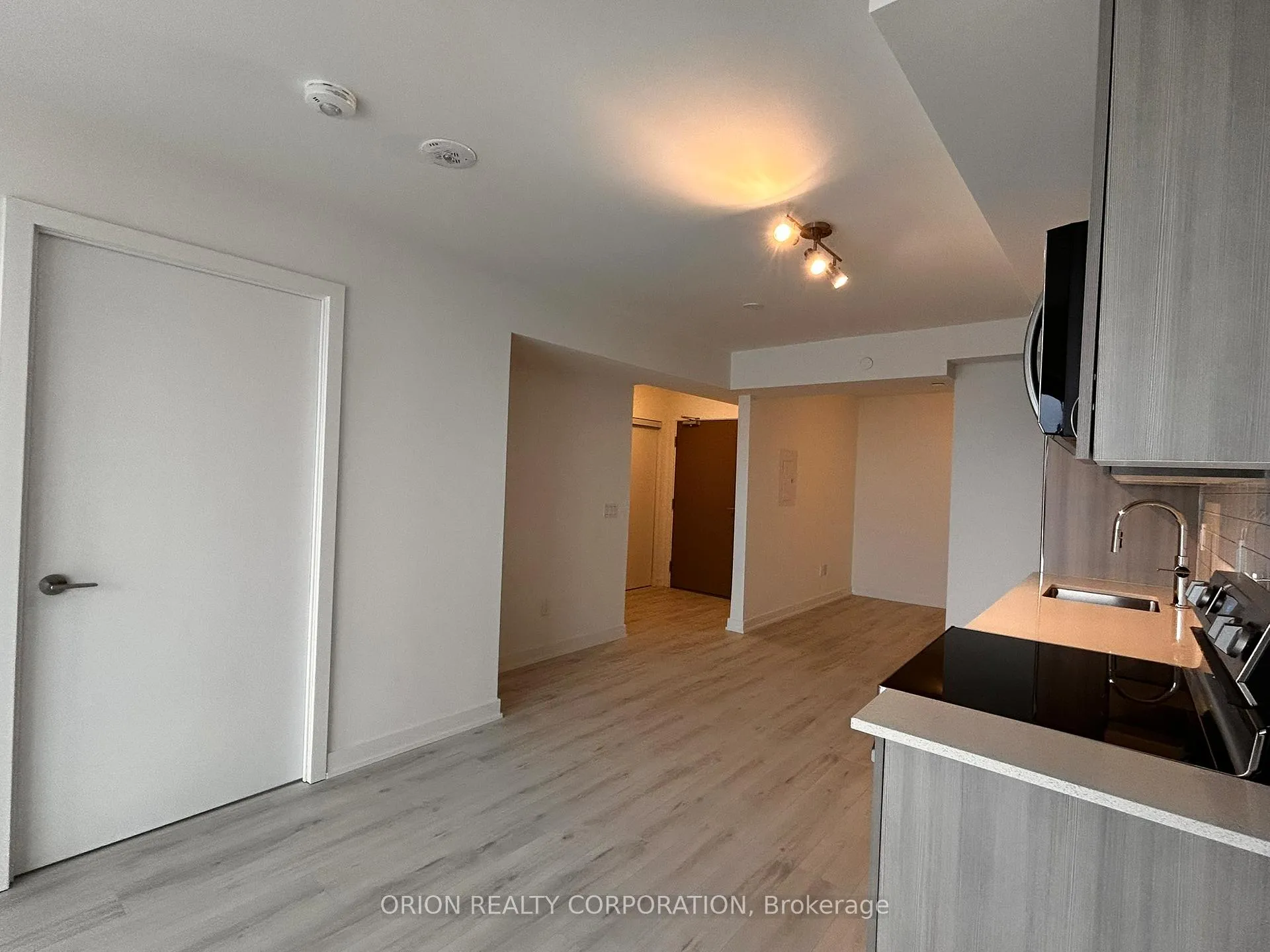 Photo 2 of Unit 2407, 1010 Sandy Beach Road, Pickering, Bay Ridges — HOMEH