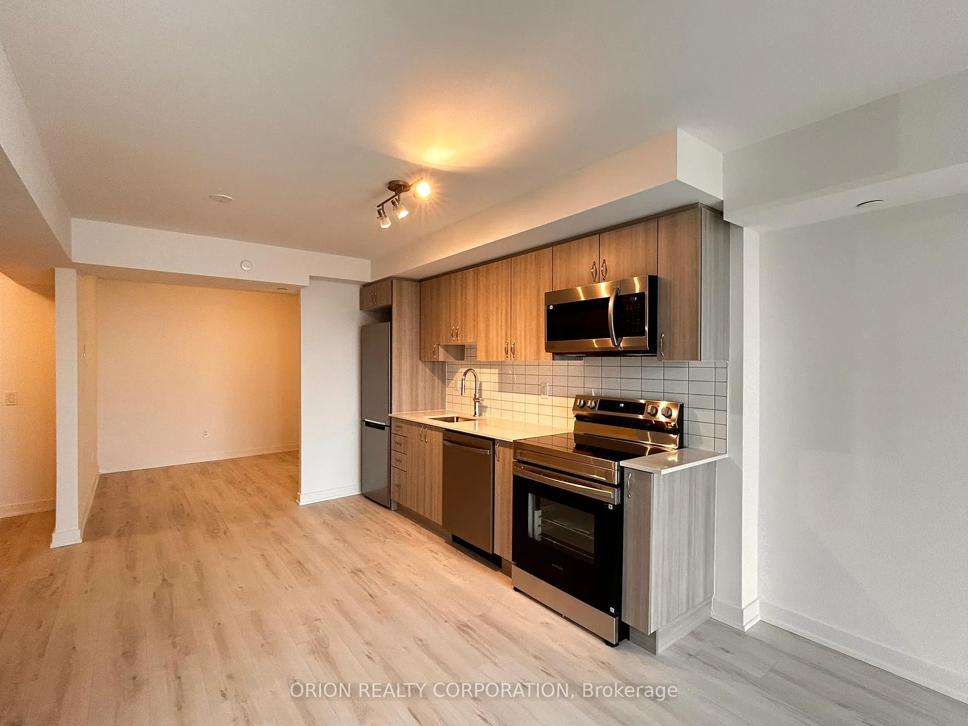 Photo 3 of Unit 2407, 1010 Sandy Beach Road, Pickering, Bay Ridges — HOMEH