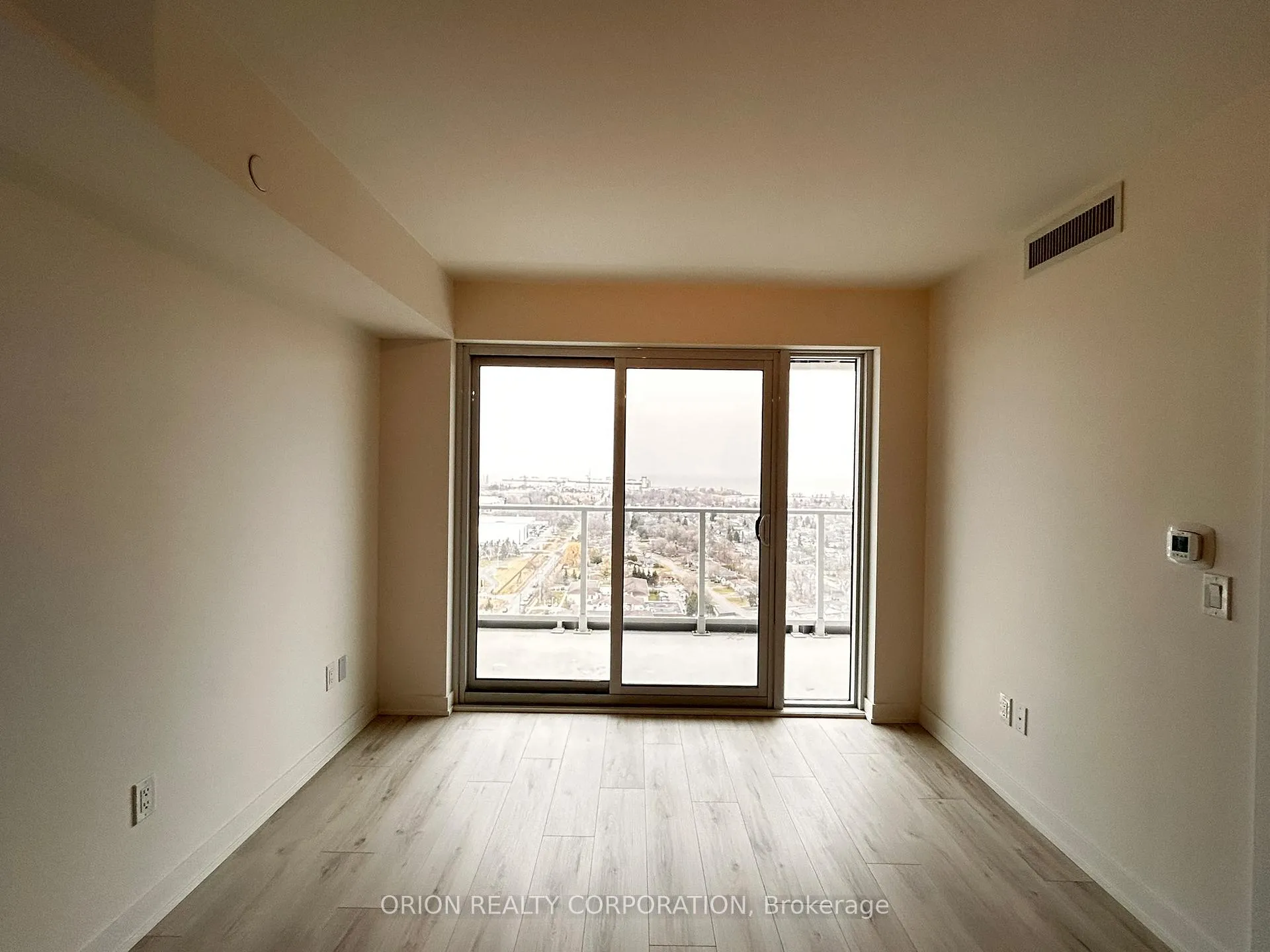 Photo 4 of Unit 2407, 1010 Sandy Beach Road, Pickering, Bay Ridges — HOMEH