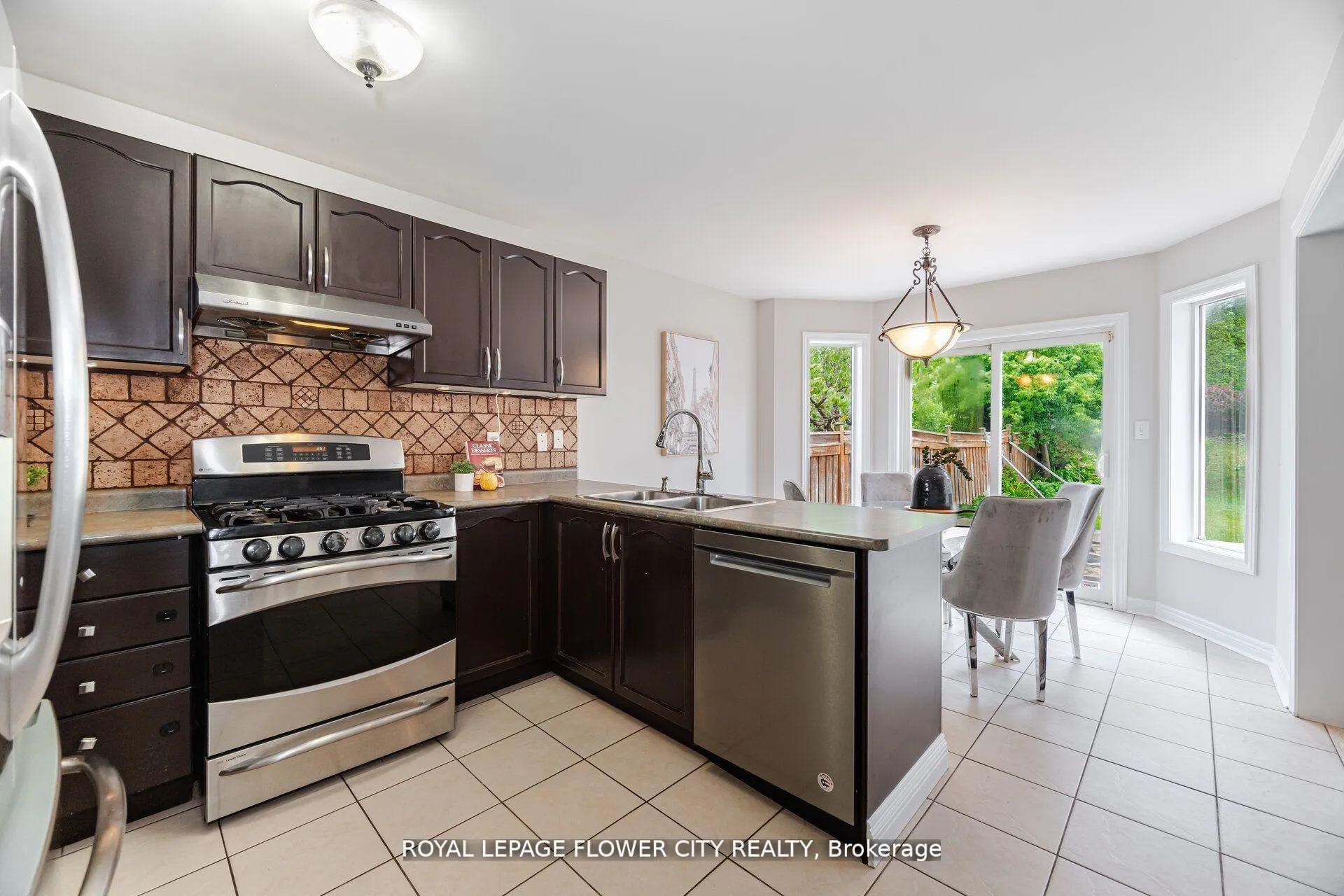 Photo 8 of 61 Headwater Road, Caledon, Bolton West — HOMEH