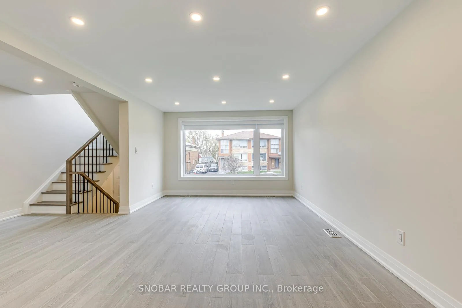 Photo 3 of 83 Clairton Crescent, Toronto, Rockcliffe-Smythe — HOMEH