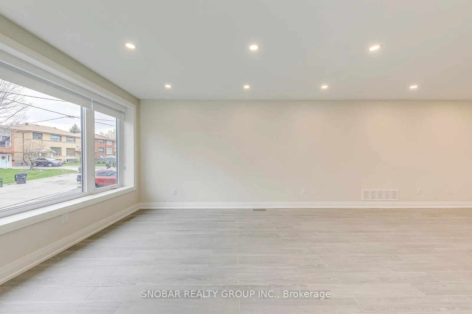 Photo 5 of 83 Clairton Crescent, Toronto, Rockcliffe-Smythe — HOMEH